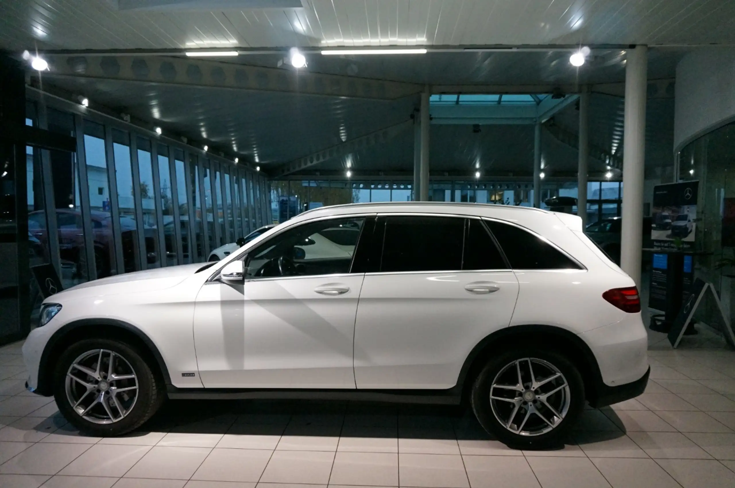 Mercedes-Benz - GLC 250