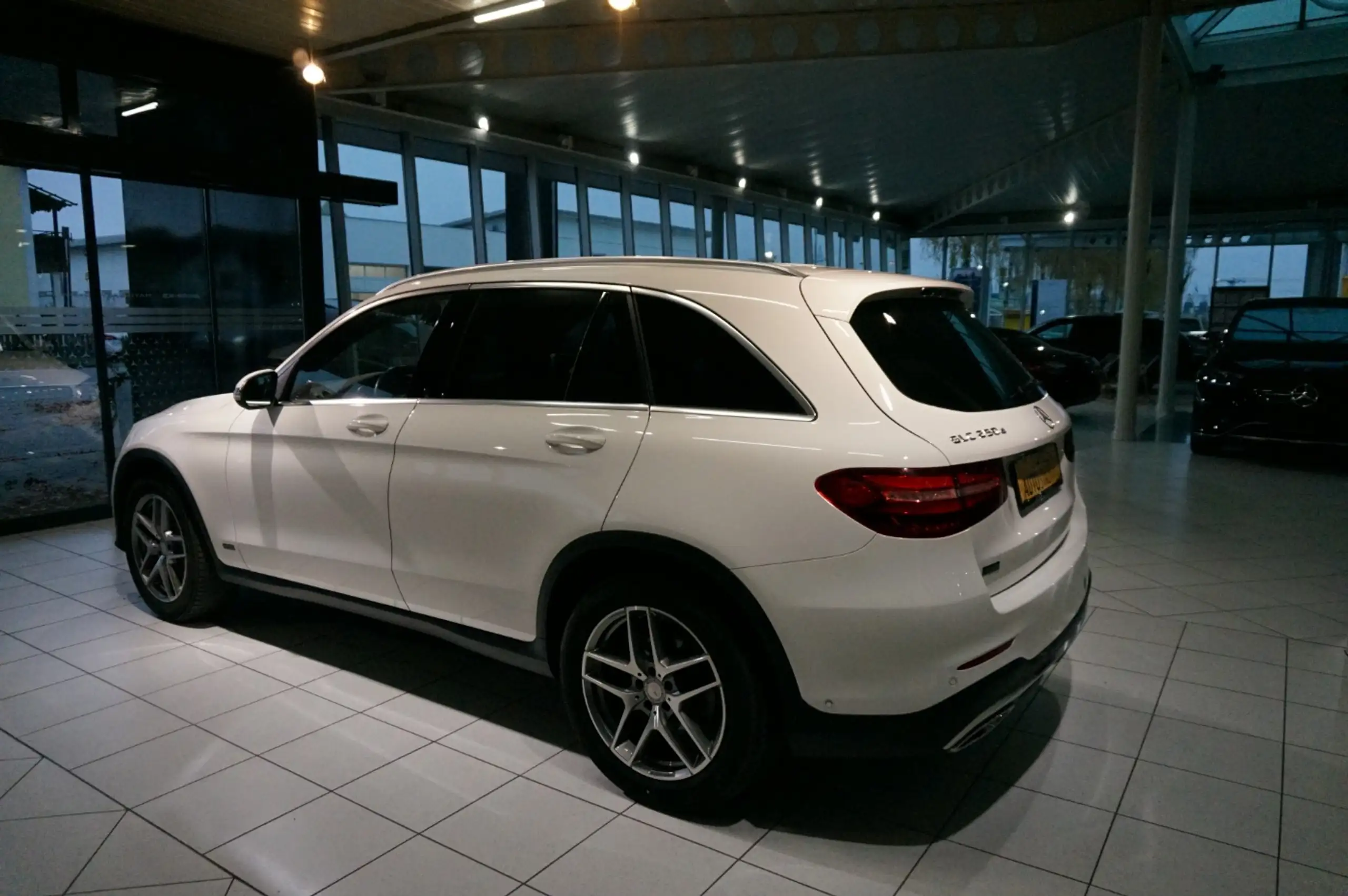 Mercedes-Benz - GLC 250