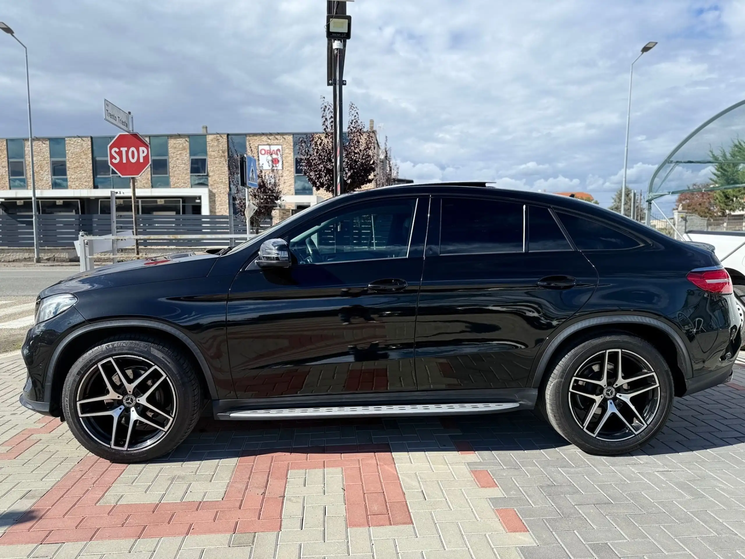 Mercedes-Benz - GLE 350