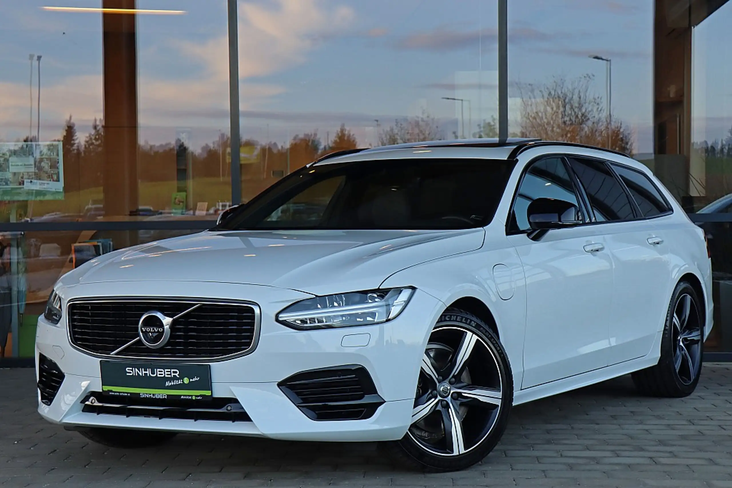 Volvo - V90