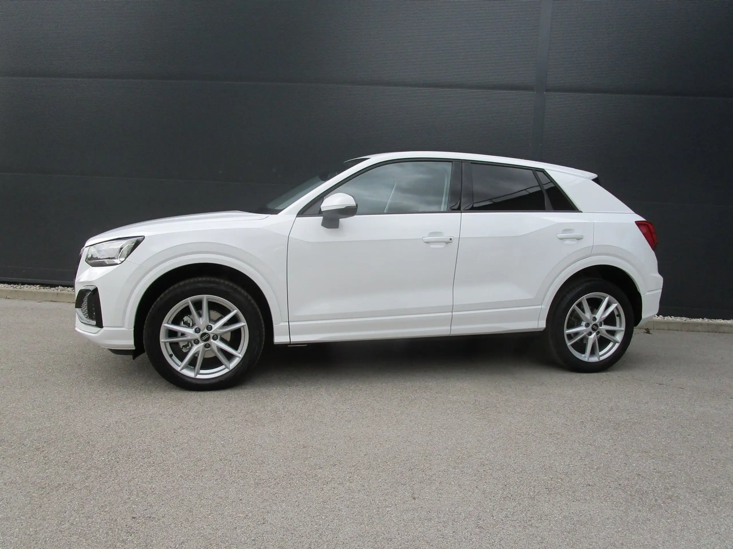 Audi - Q2