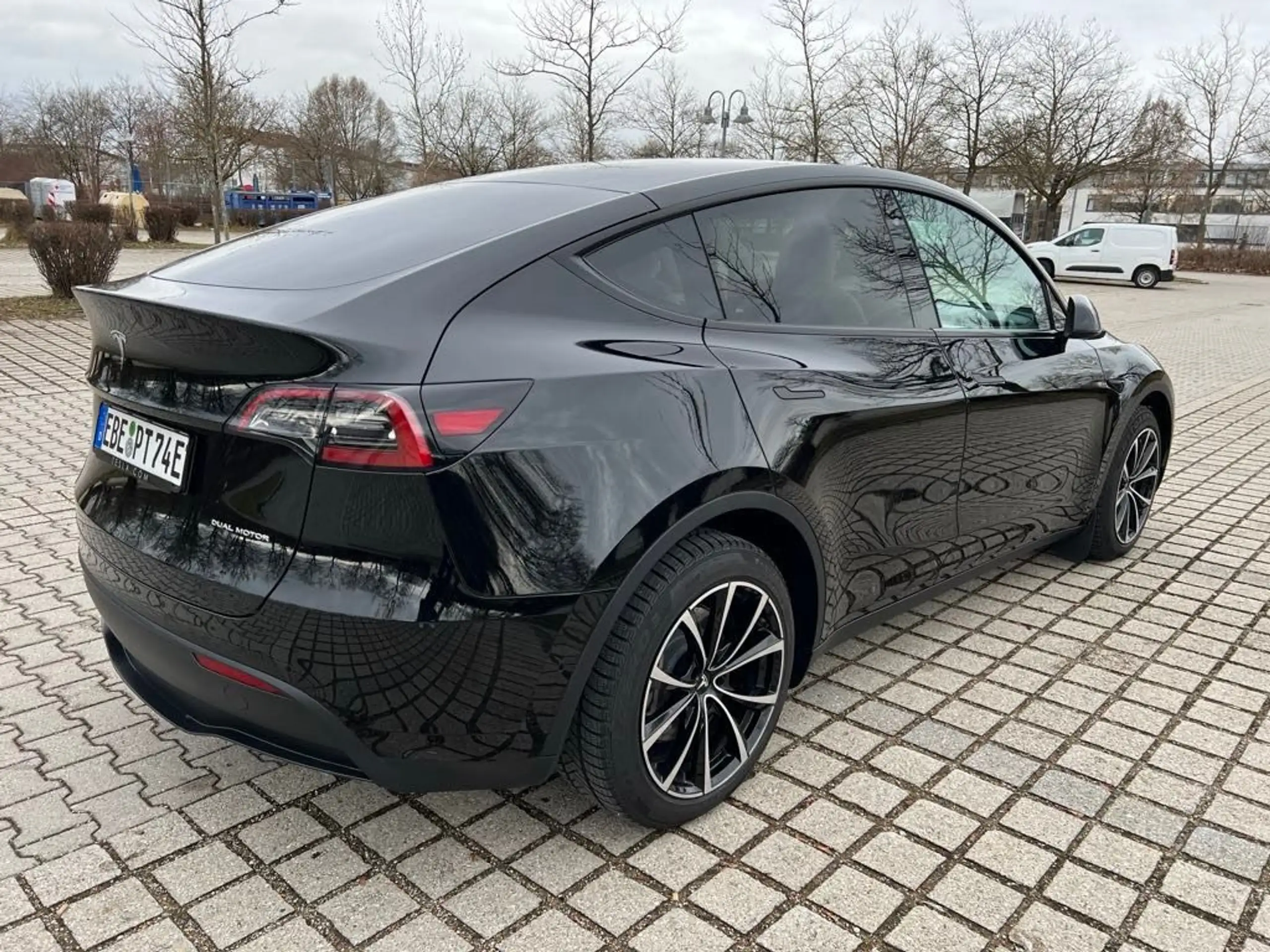 Tesla - Model Y