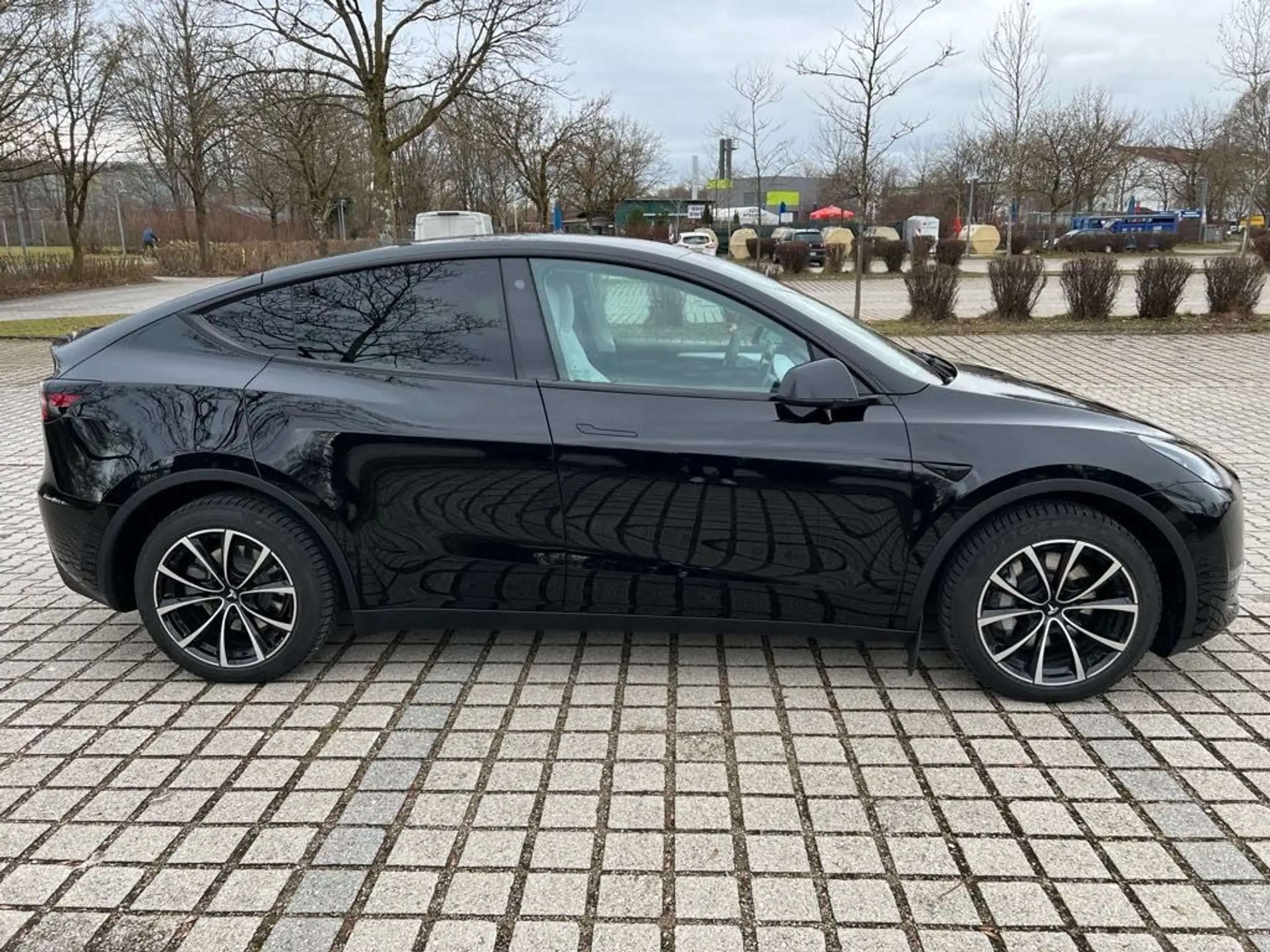 Tesla - Model Y