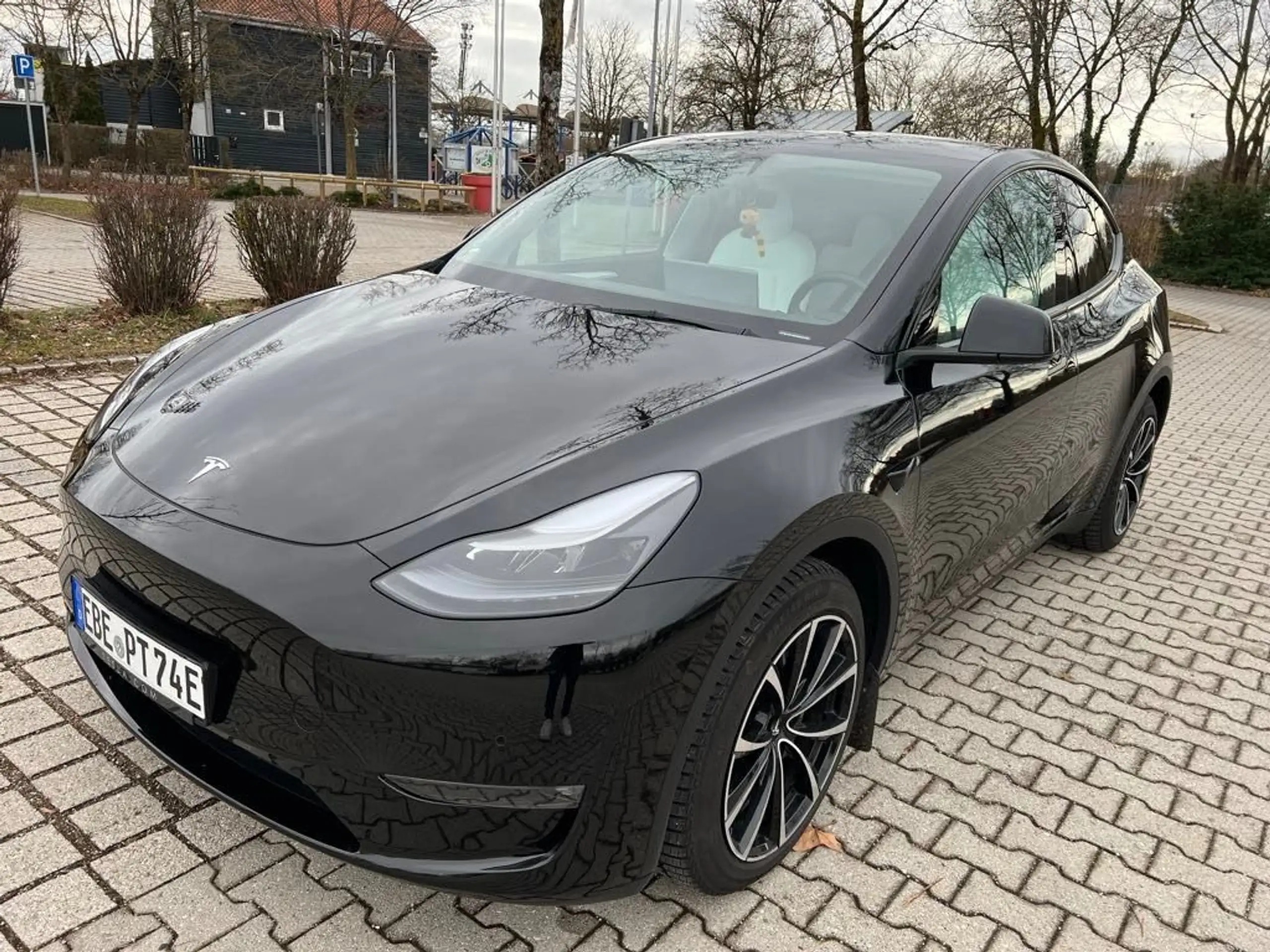 Tesla - Model Y