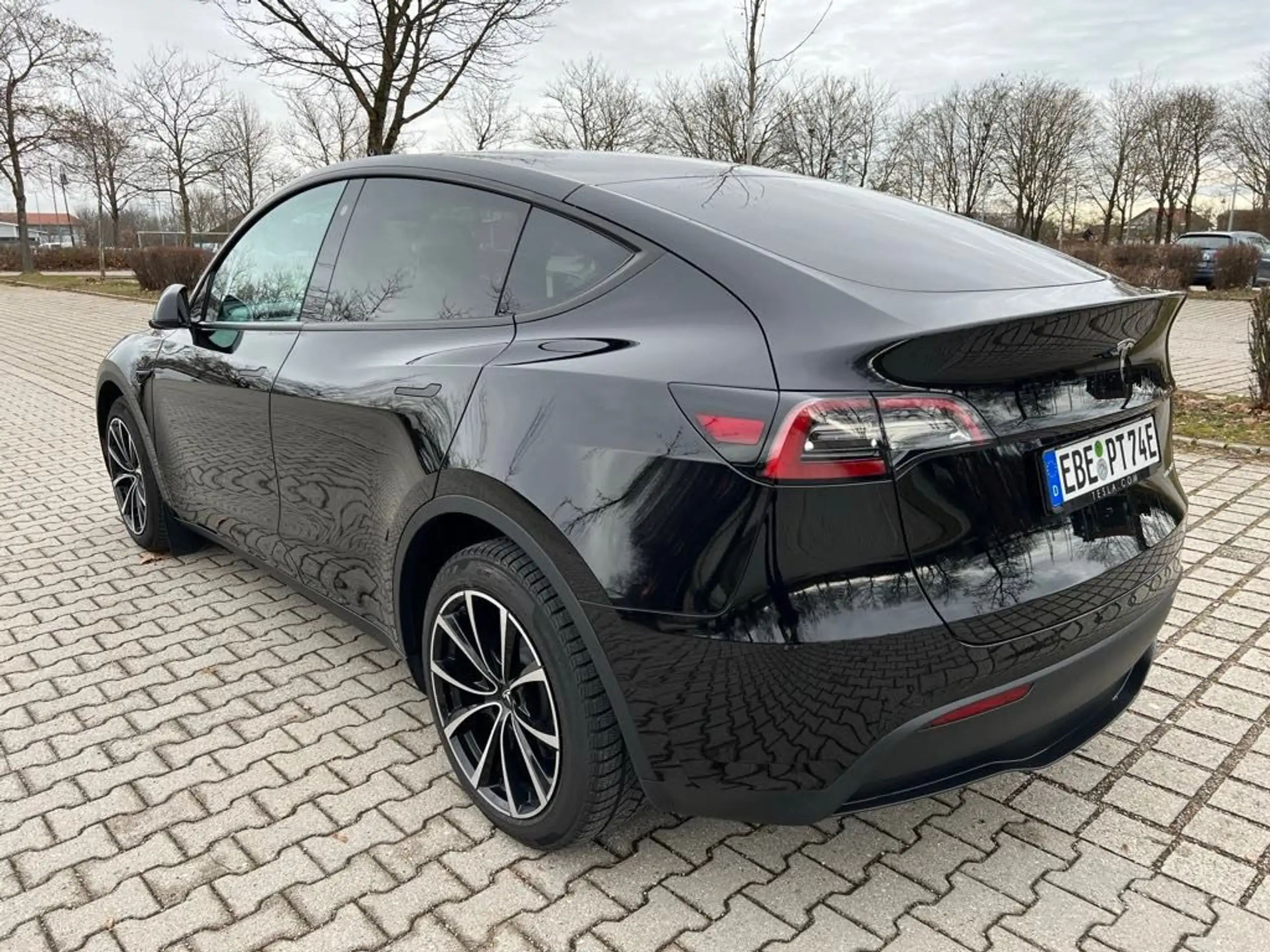 Tesla - Model Y