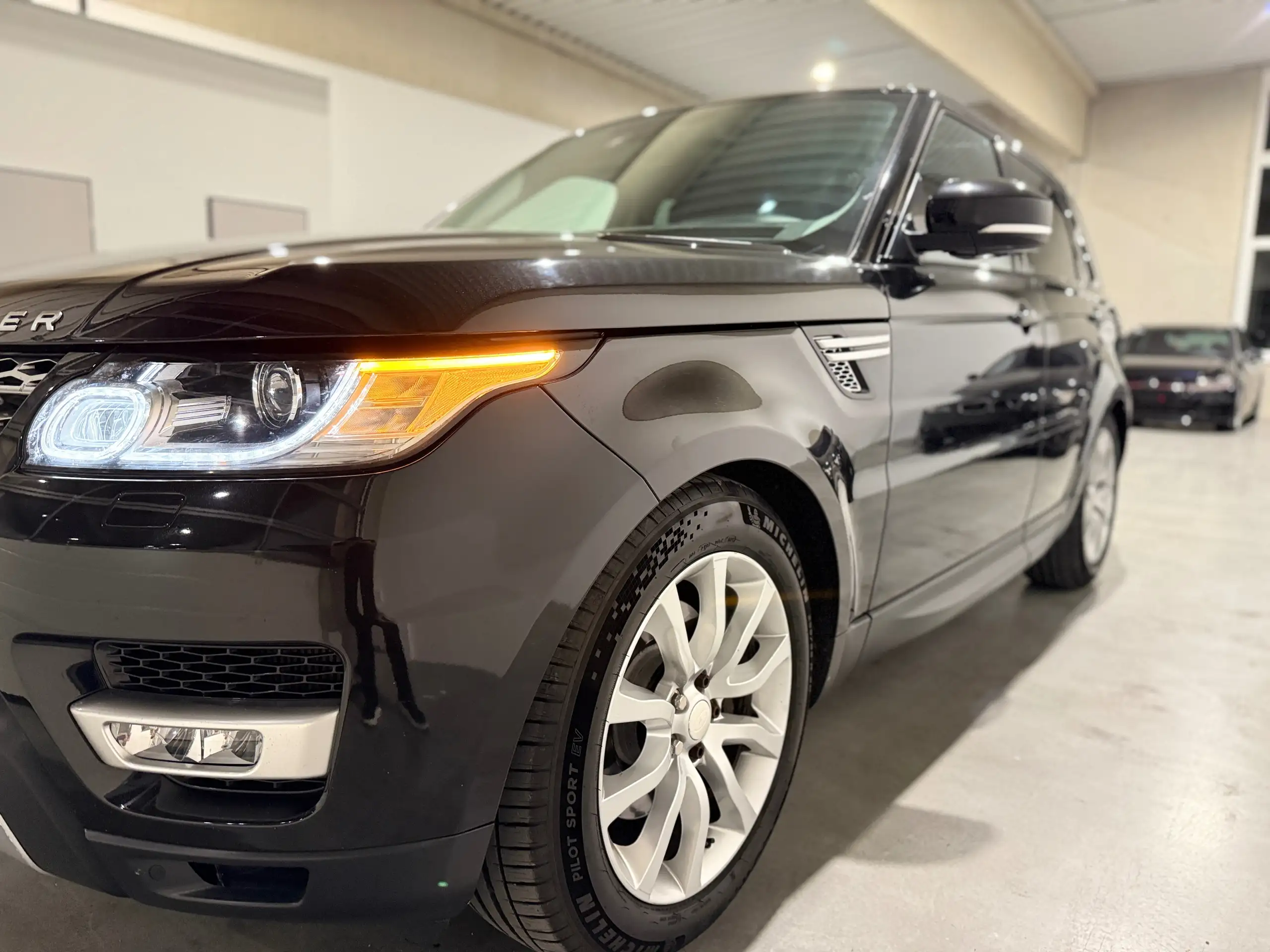 Land Rover - Range Rover Sport