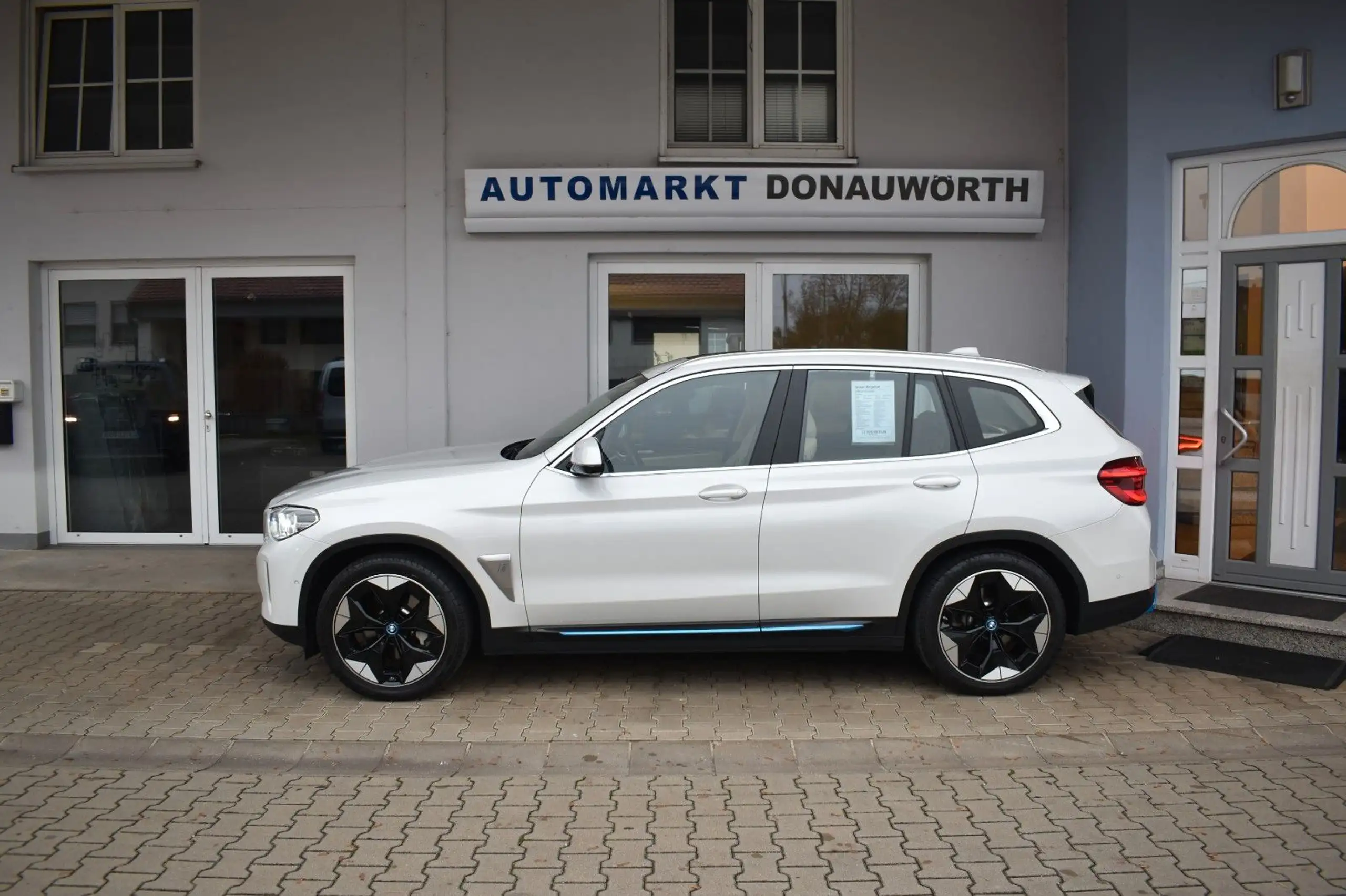 BMW - iX3