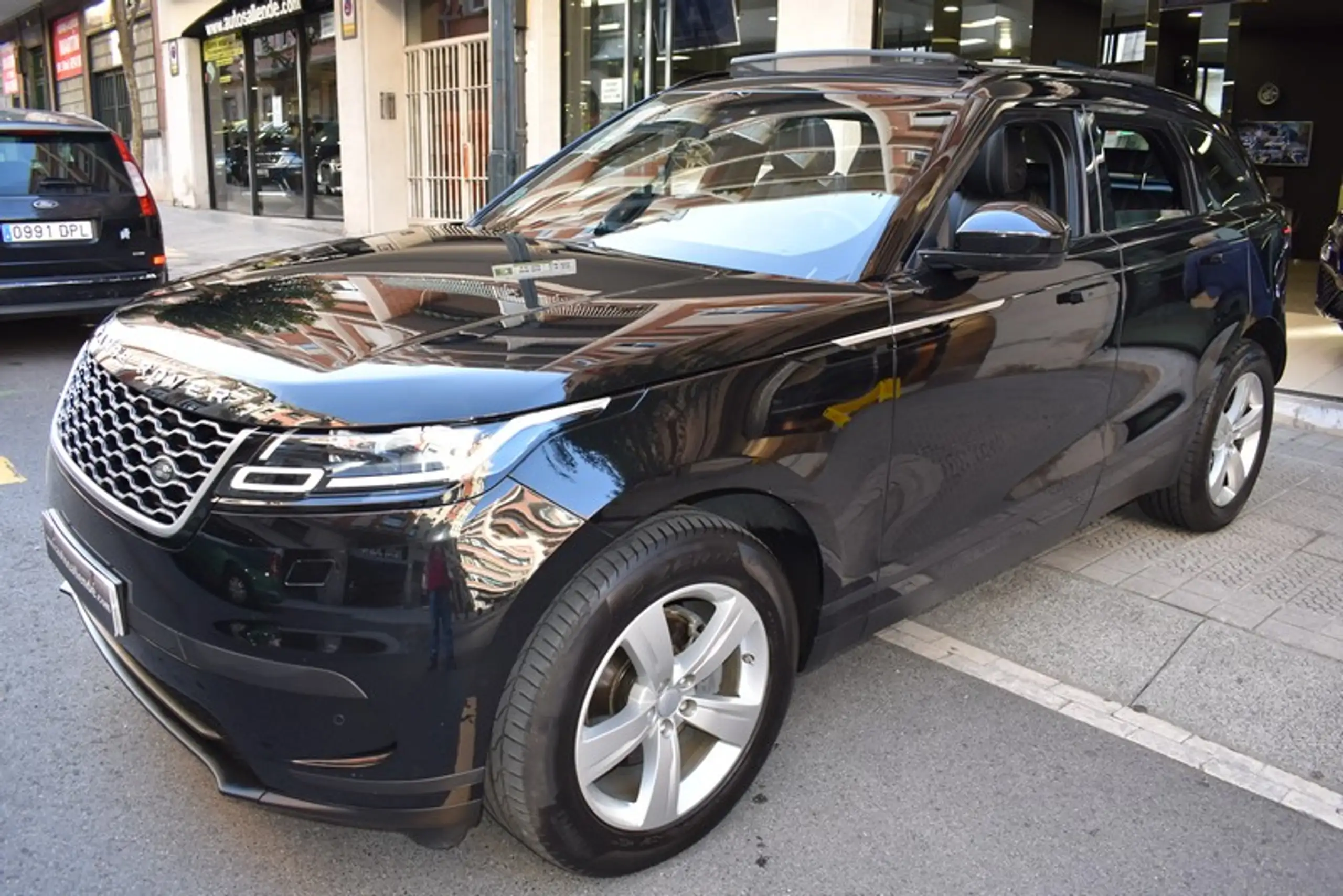 Land Rover - Range Rover Velar