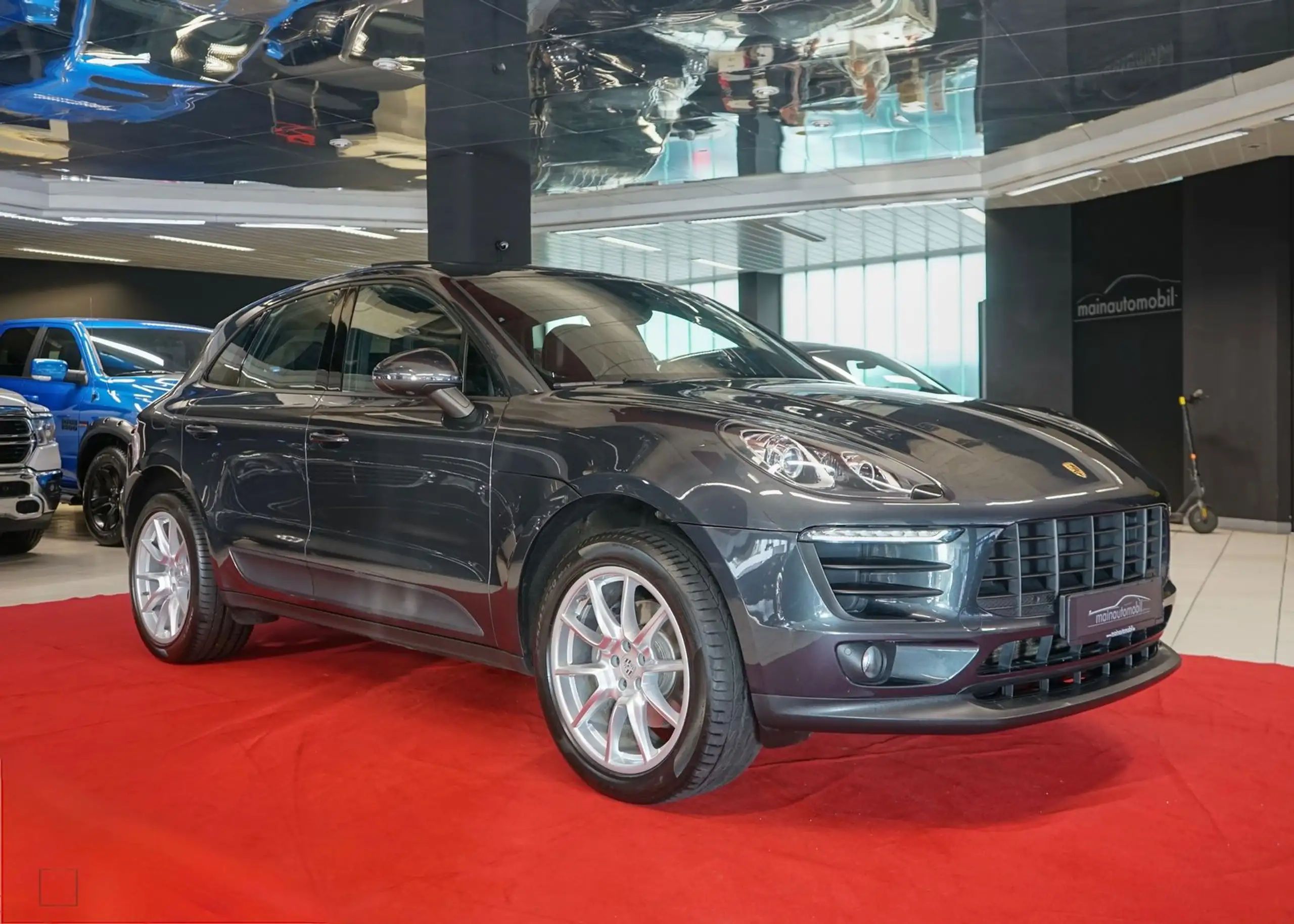 Porsche - Macan