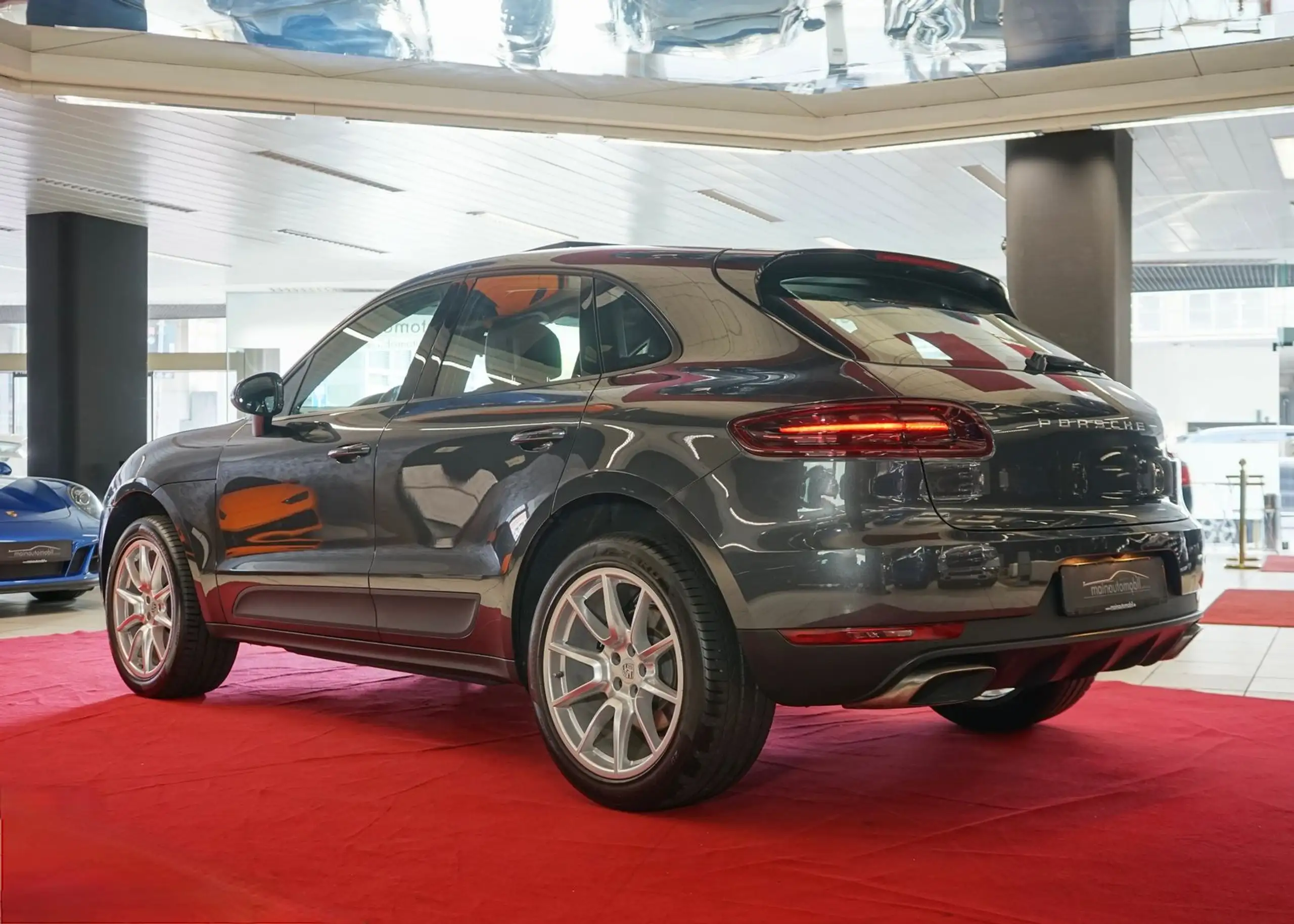 Porsche - Macan