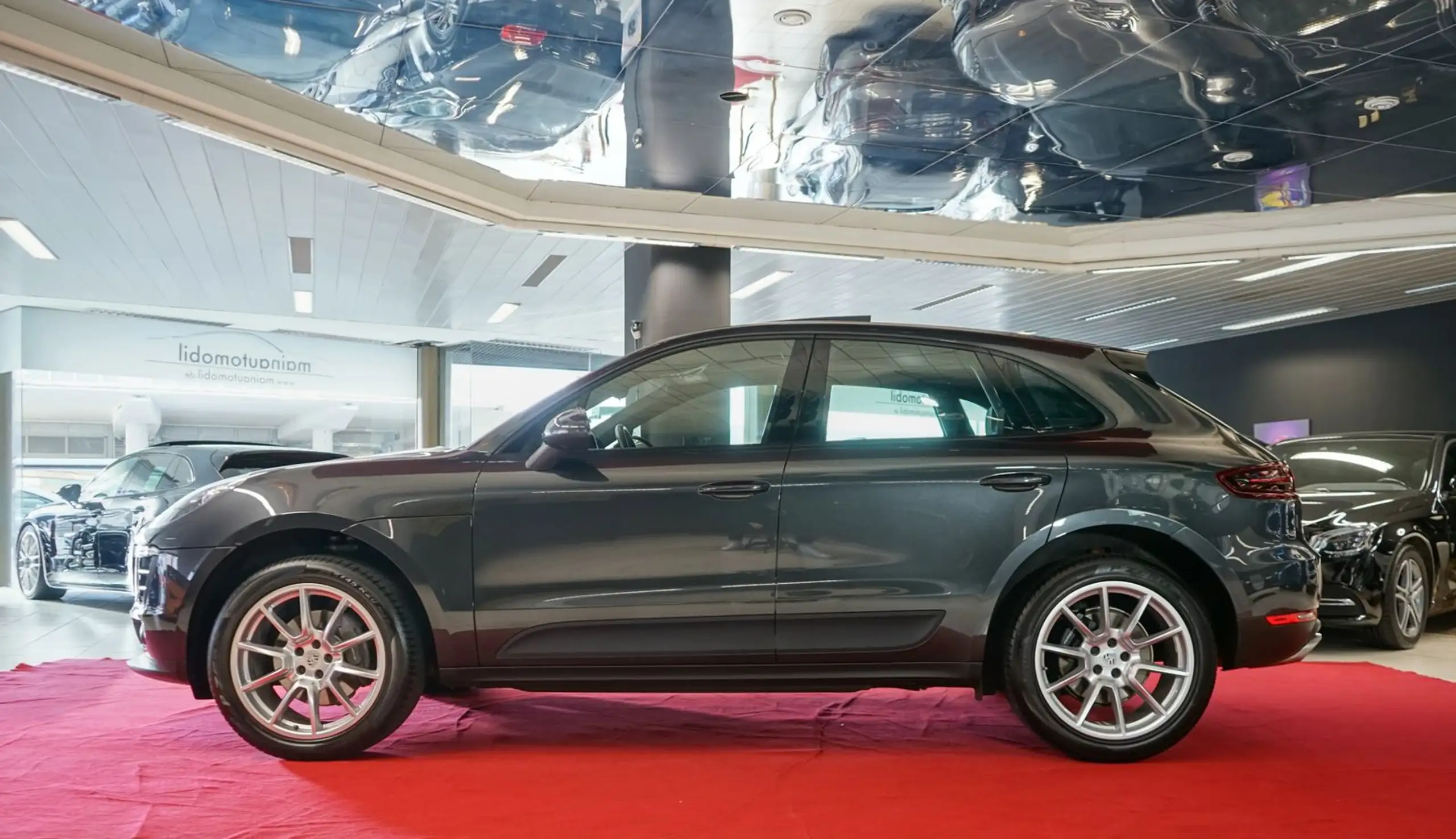 Porsche - Macan