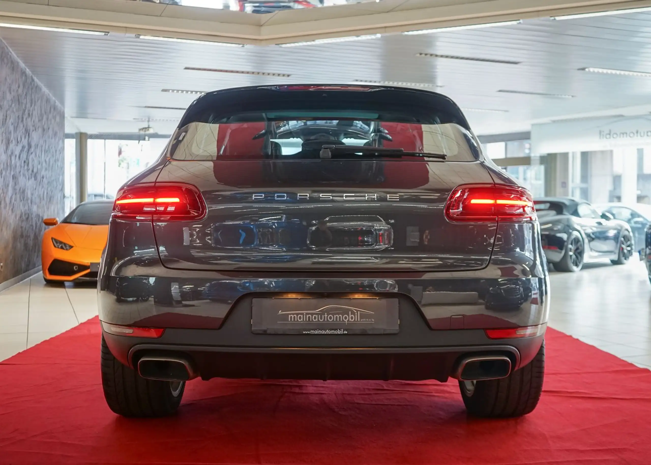 Porsche - Macan