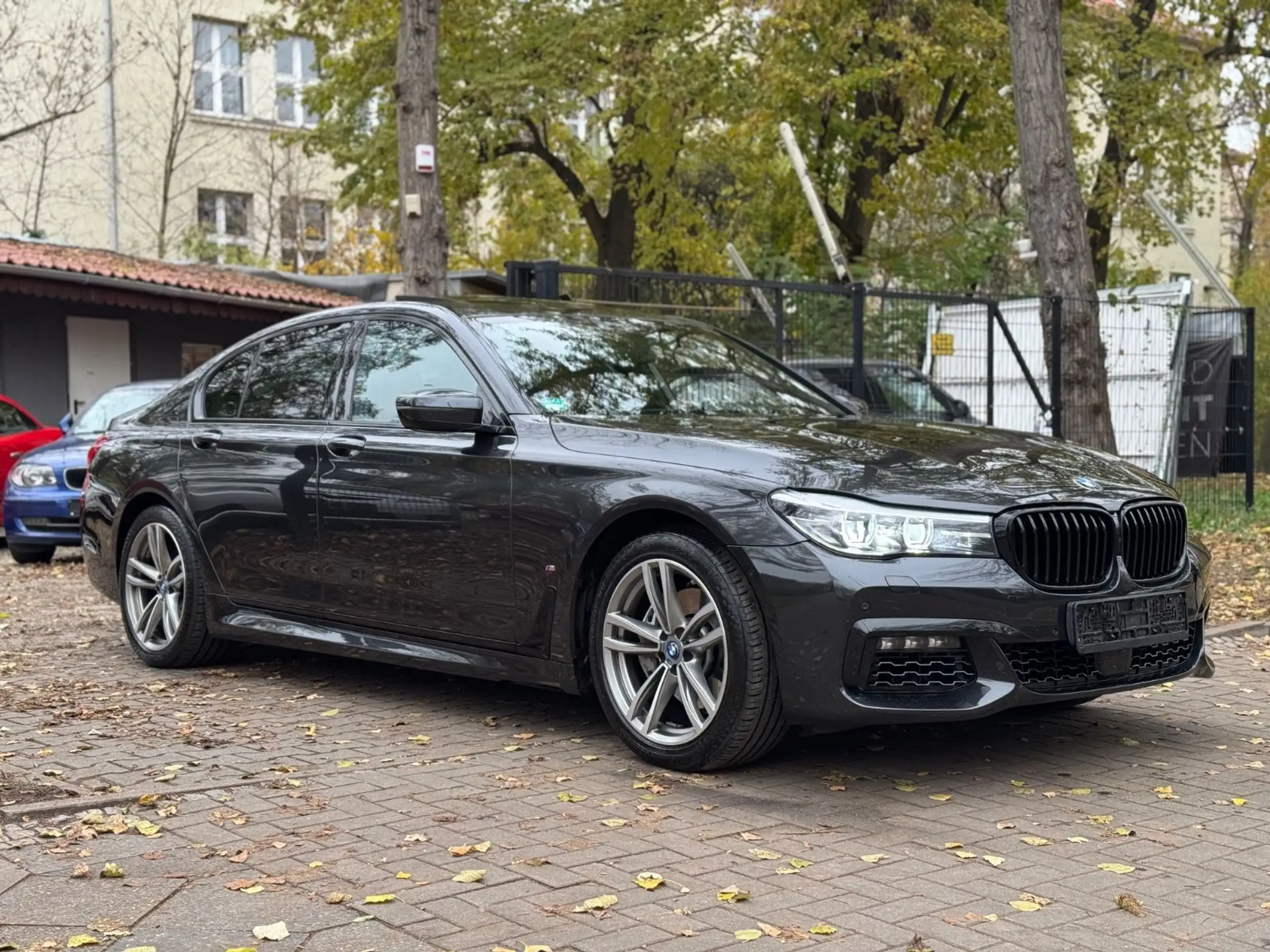 BMW - 740