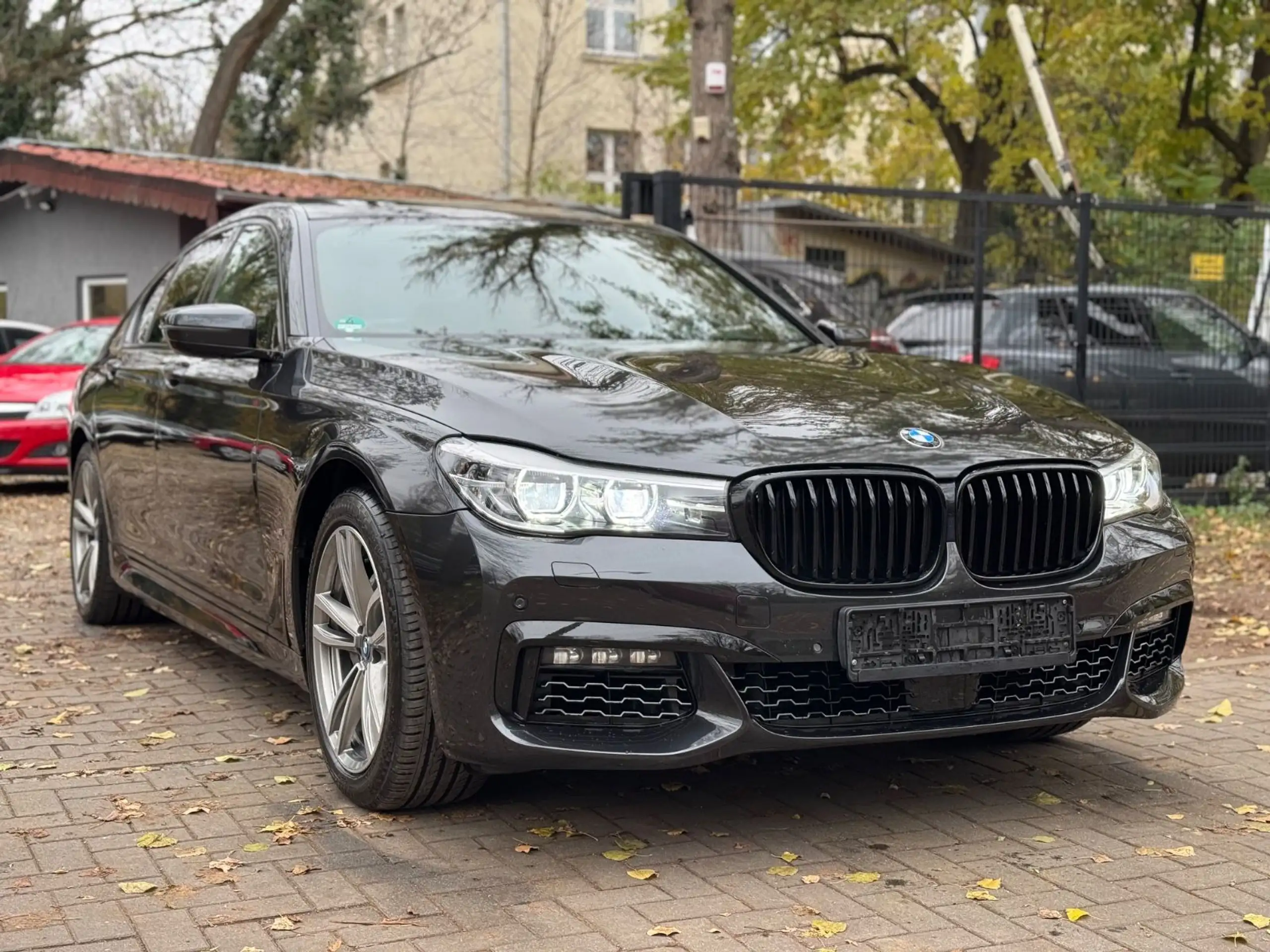 BMW - 740