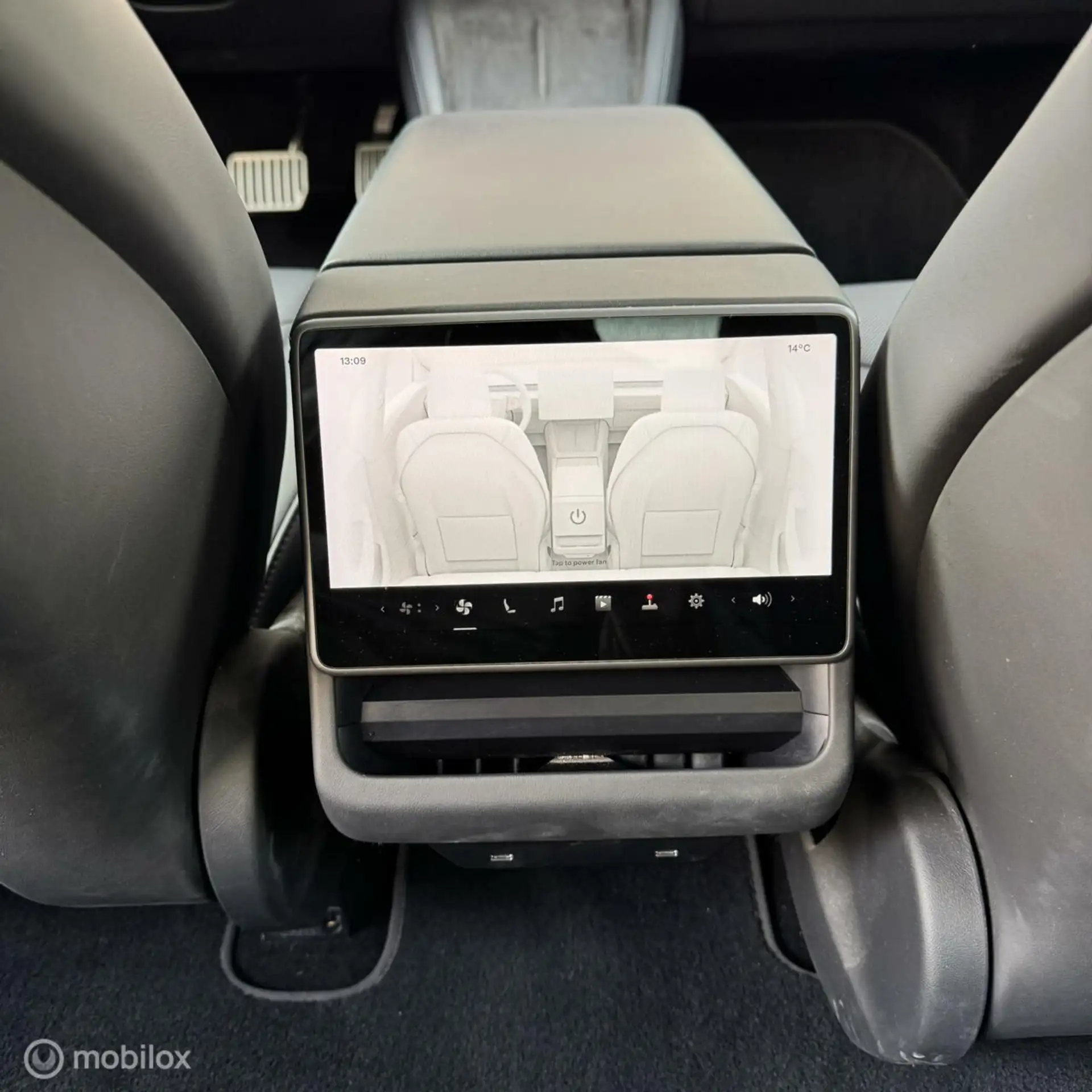 Tesla - Model 3