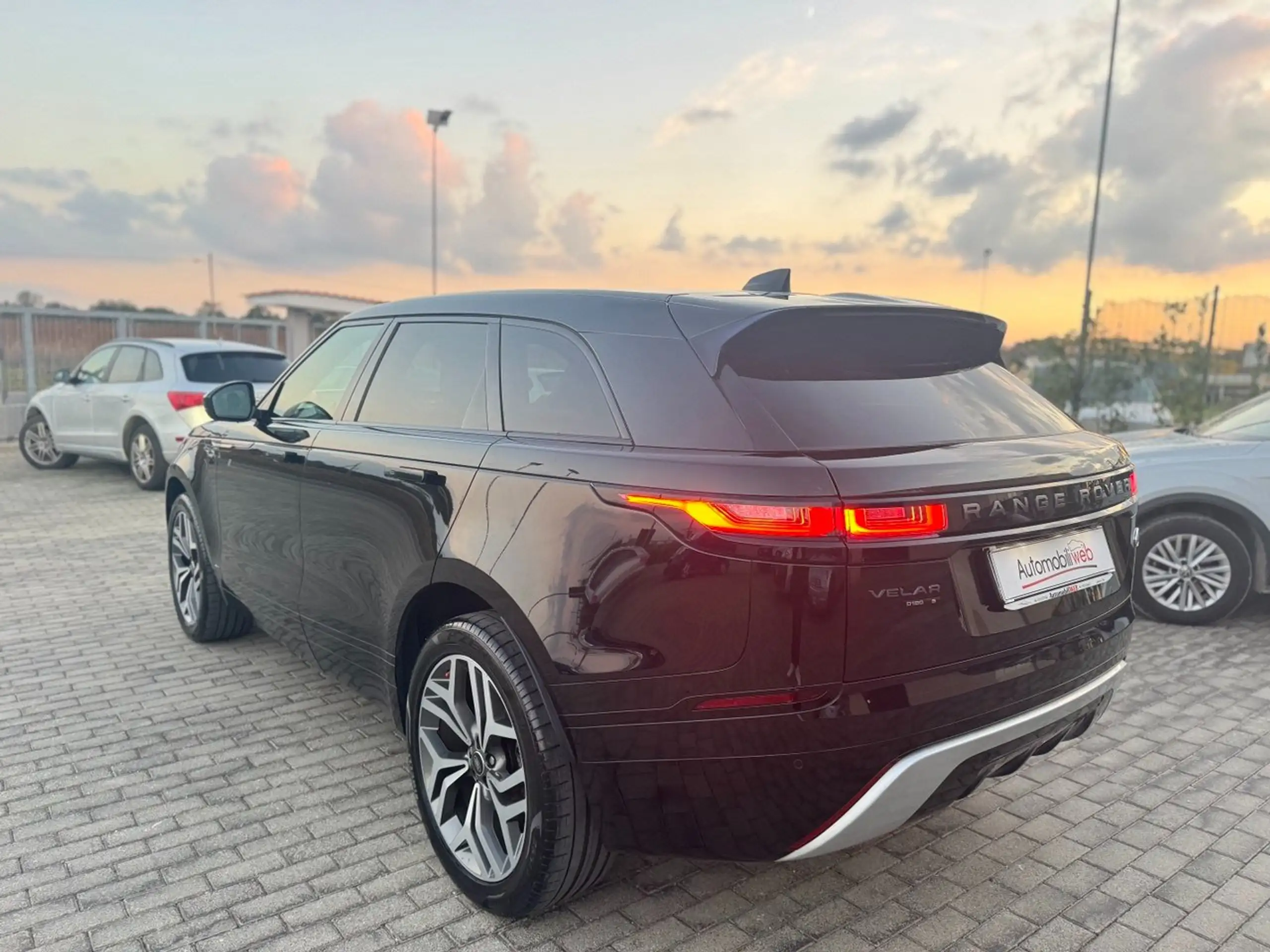 Land Rover - Range Rover Velar