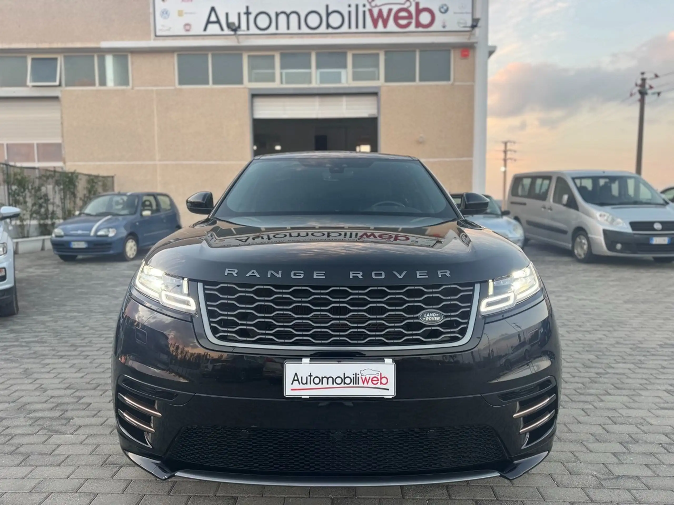 Land Rover - Range Rover Velar