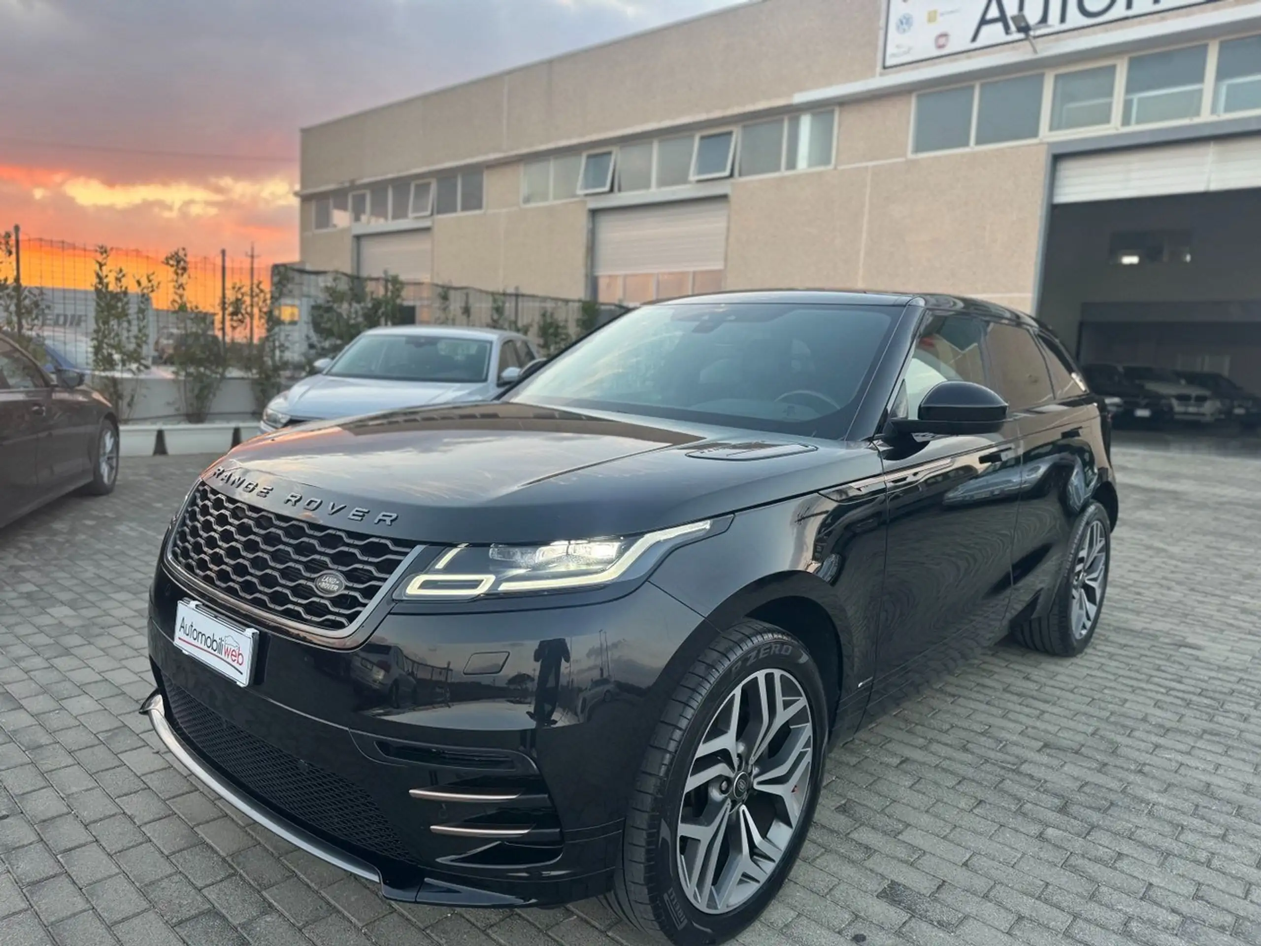 Land Rover - Range Rover Velar