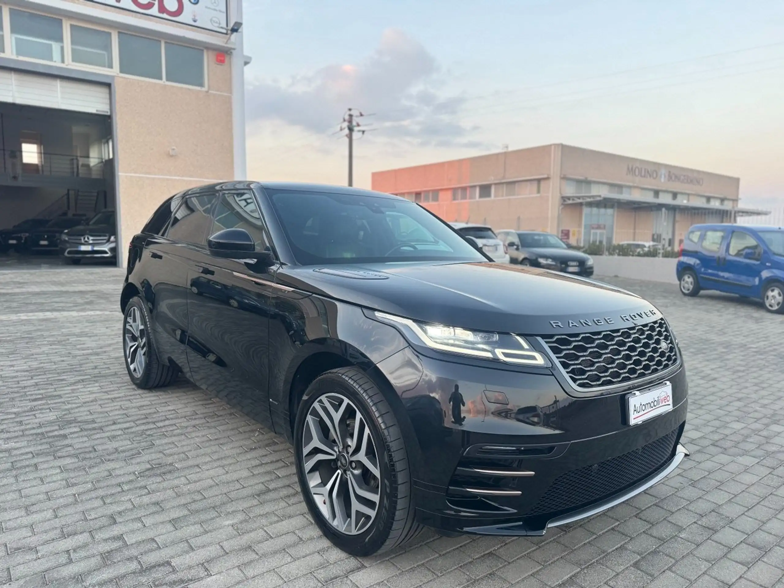 Land Rover - Range Rover Velar