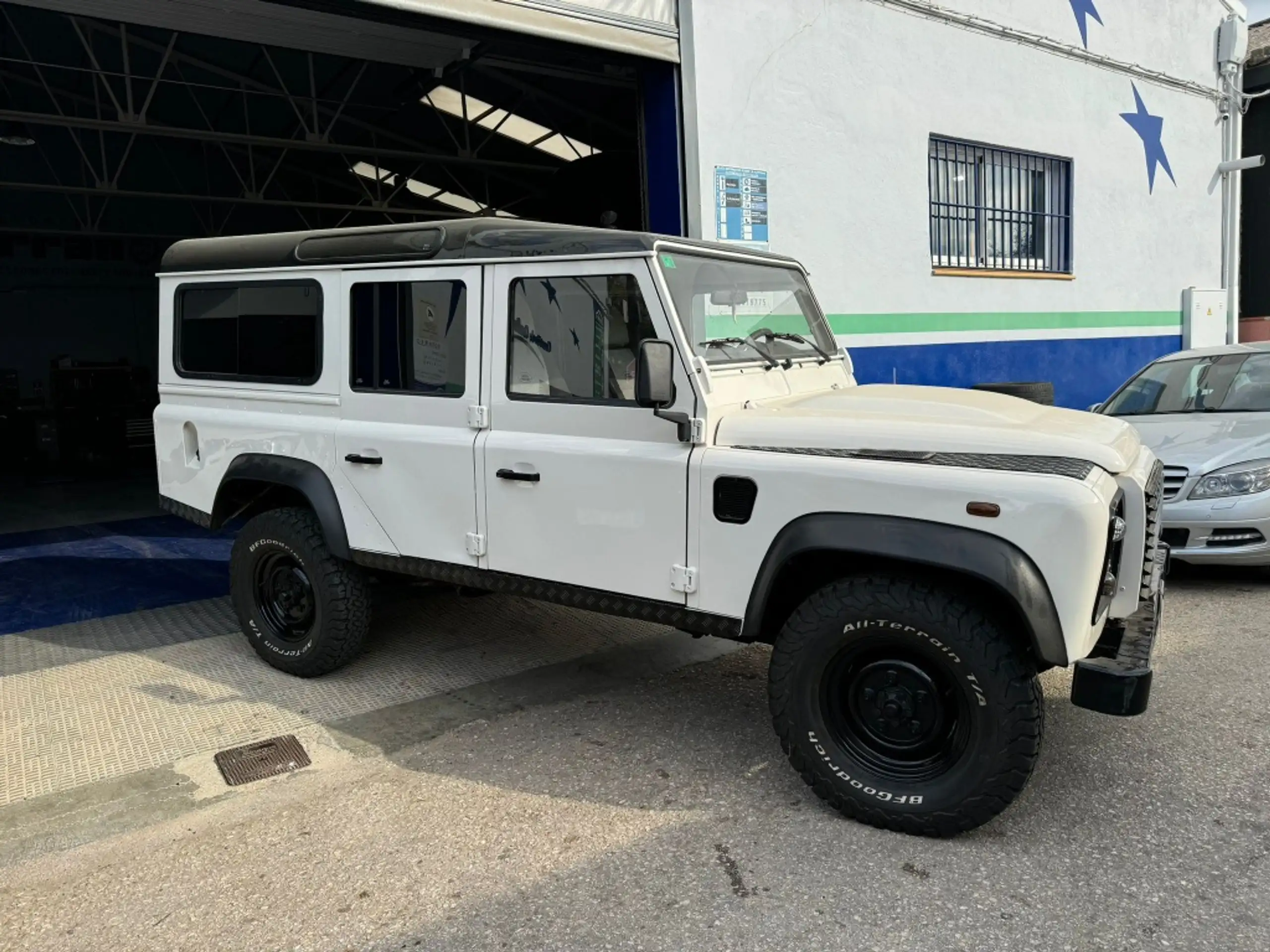 Land Rover Defender 2010