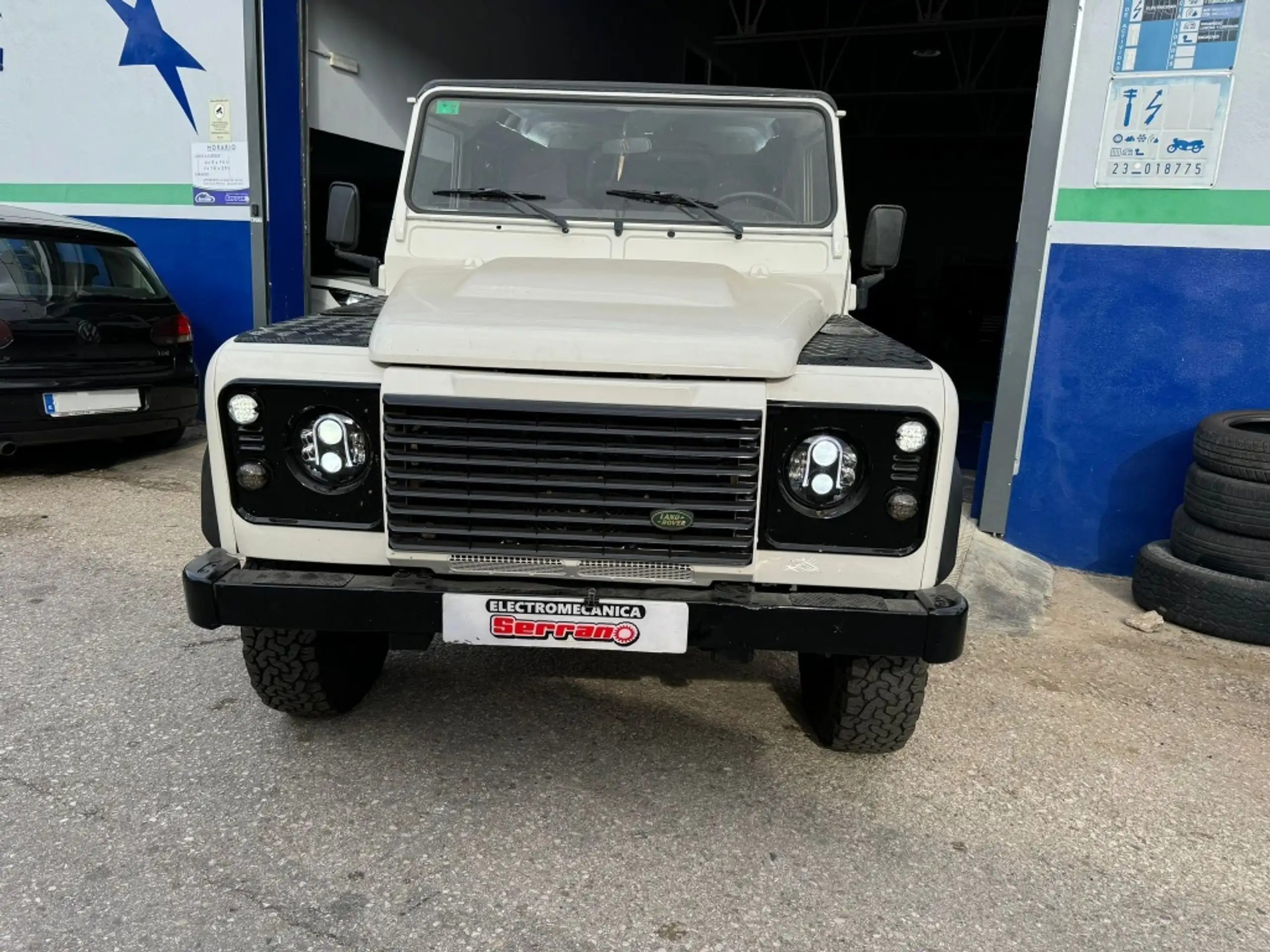 Land Rover - Defender