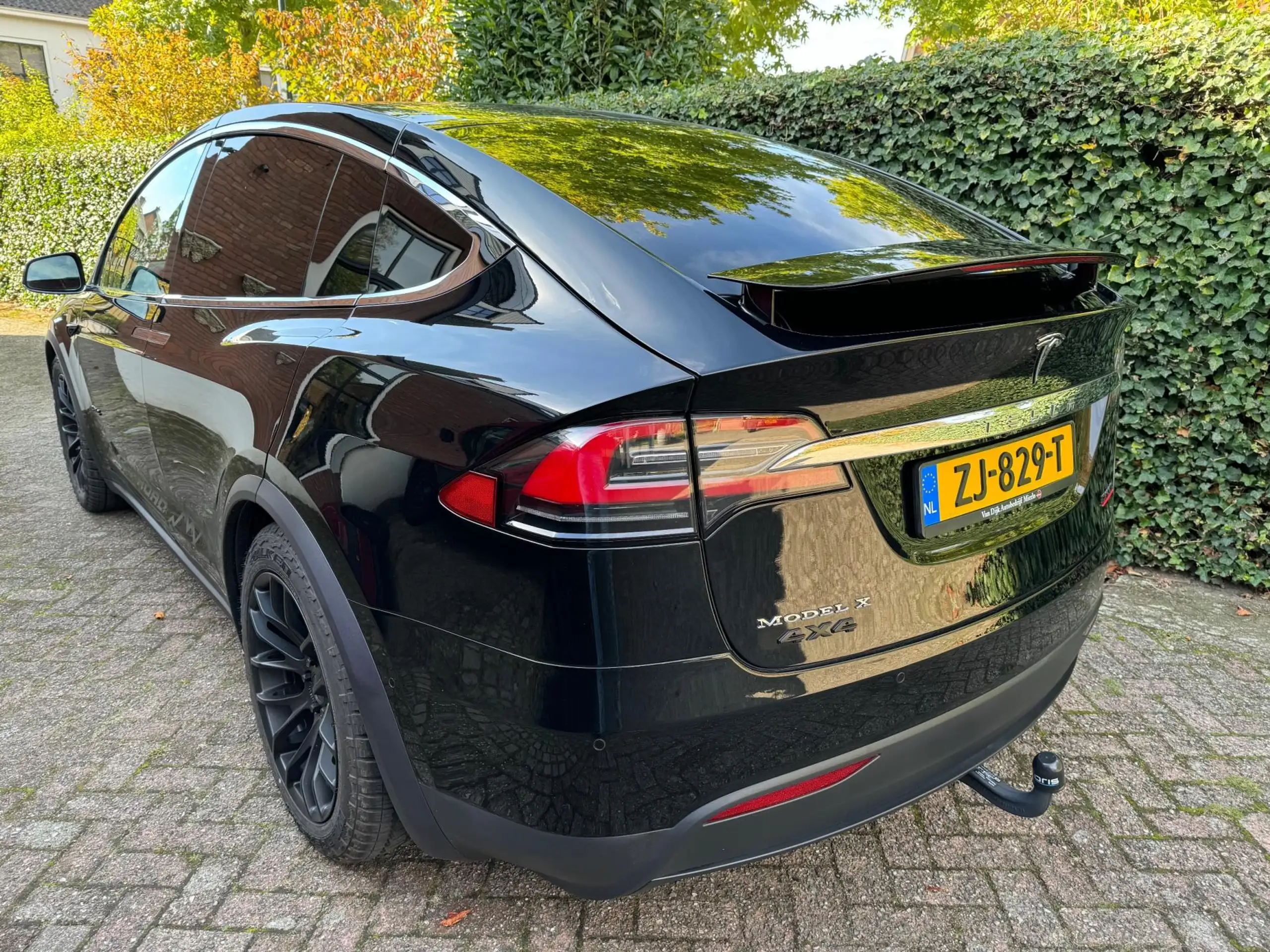 Tesla - Model X