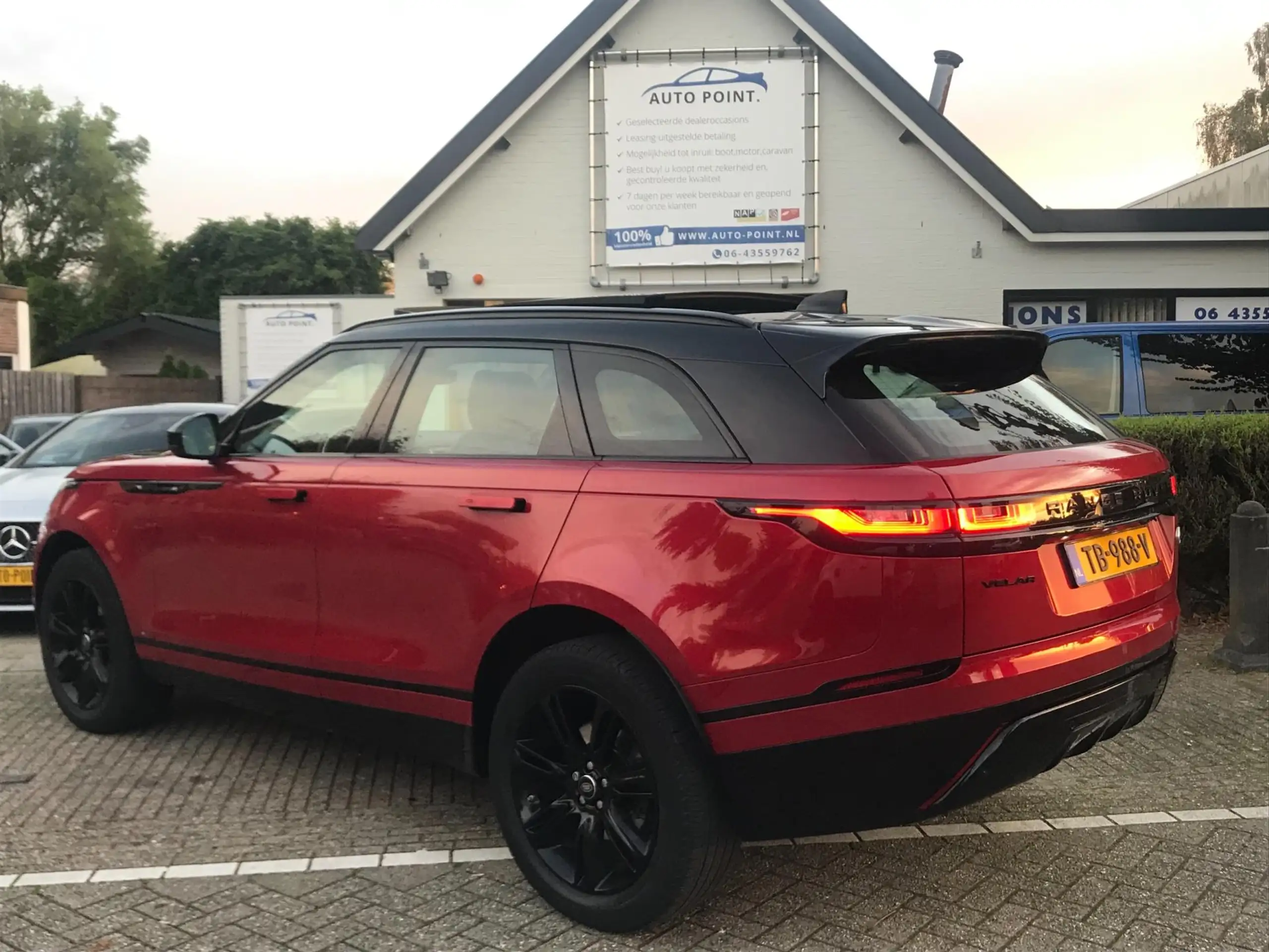 Land Rover - Range Rover Velar