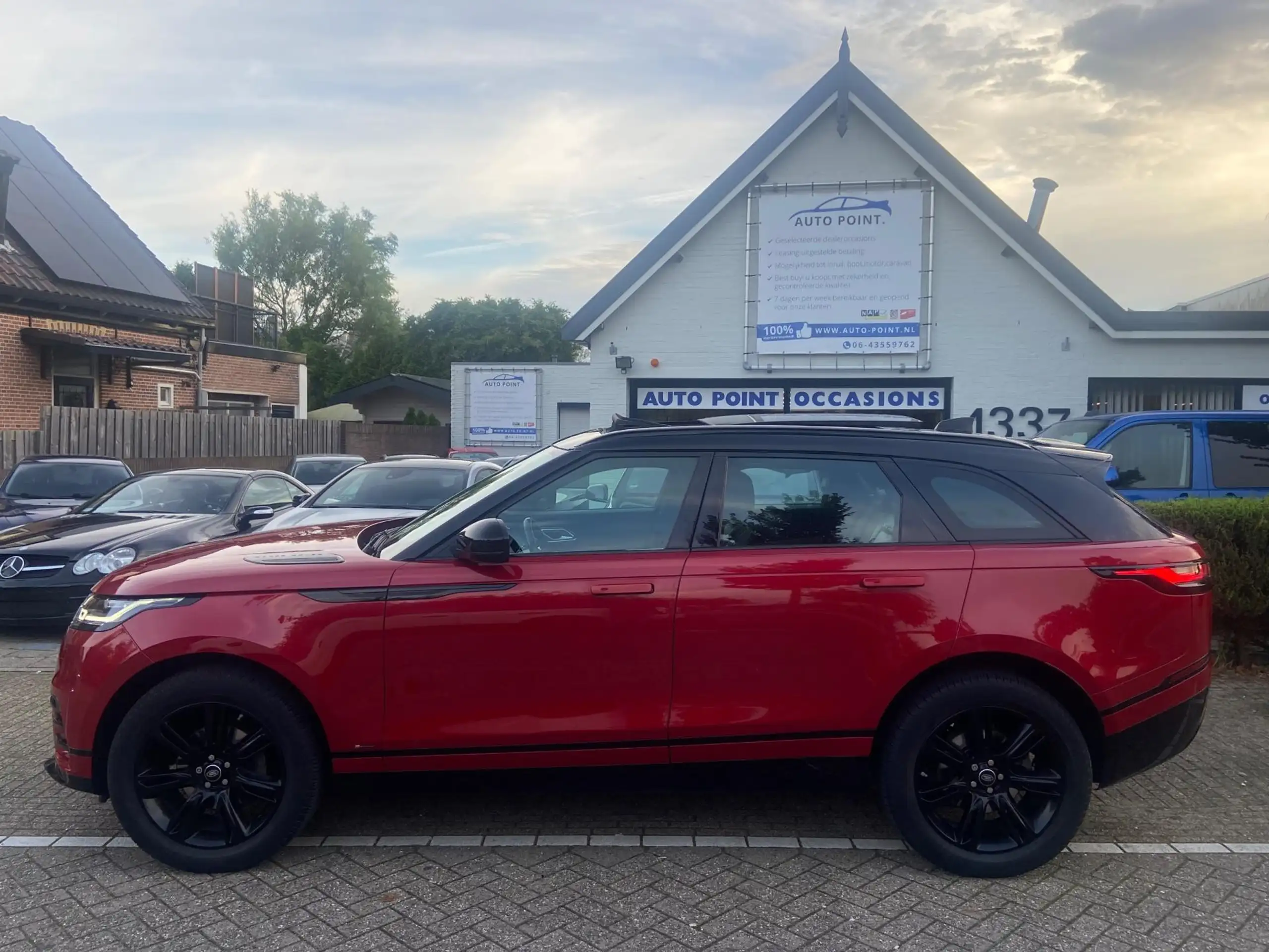 Land Rover - Range Rover Velar