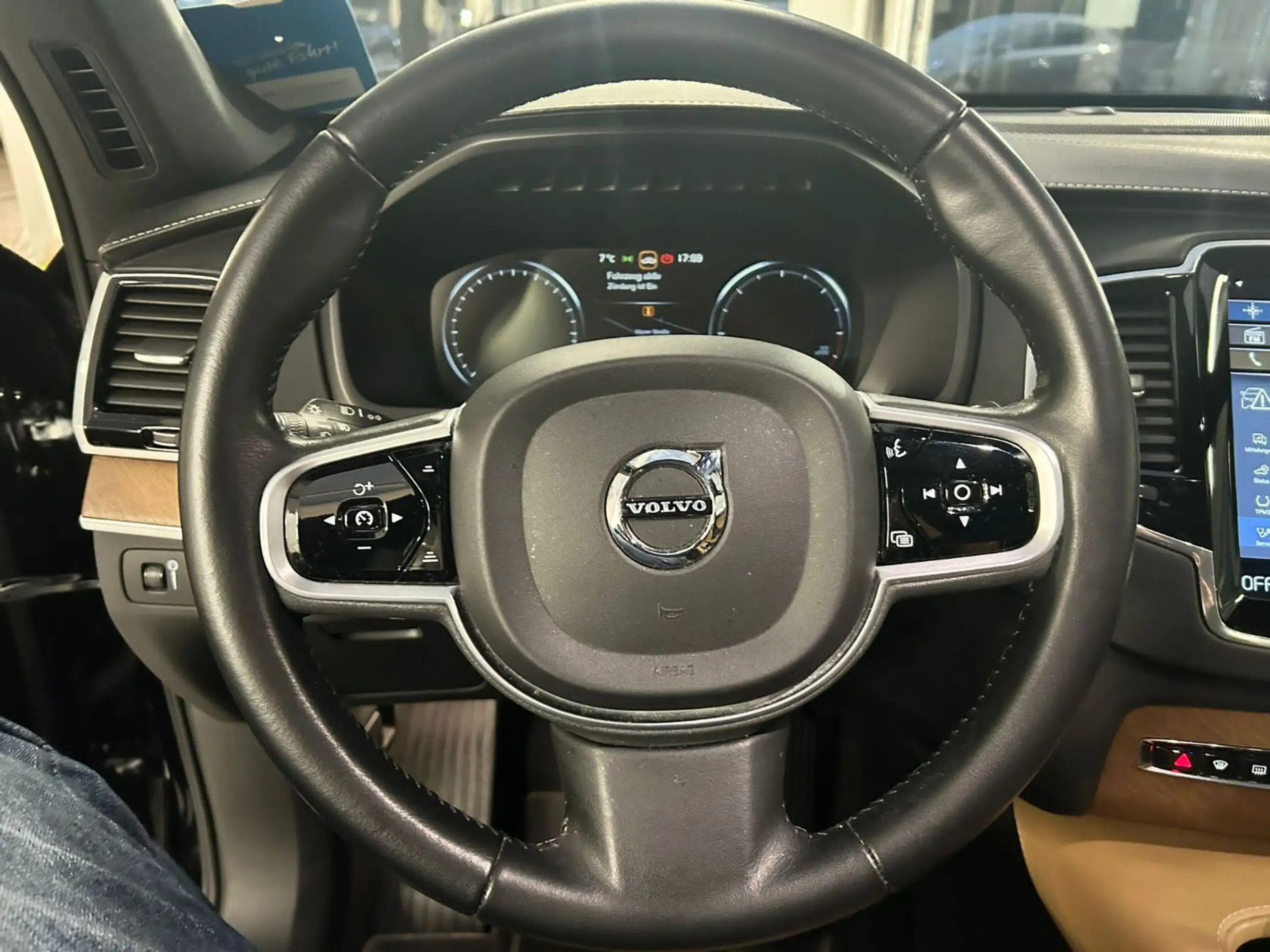 Volvo - XC90