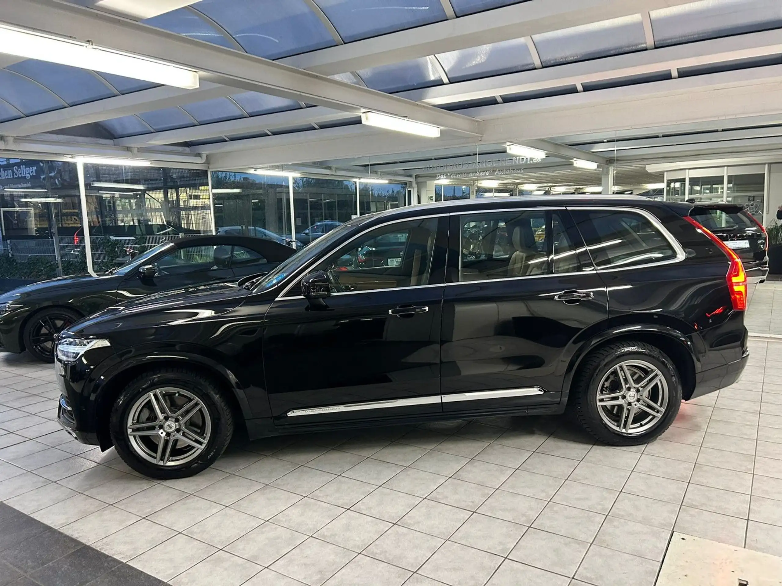 Volvo - XC90