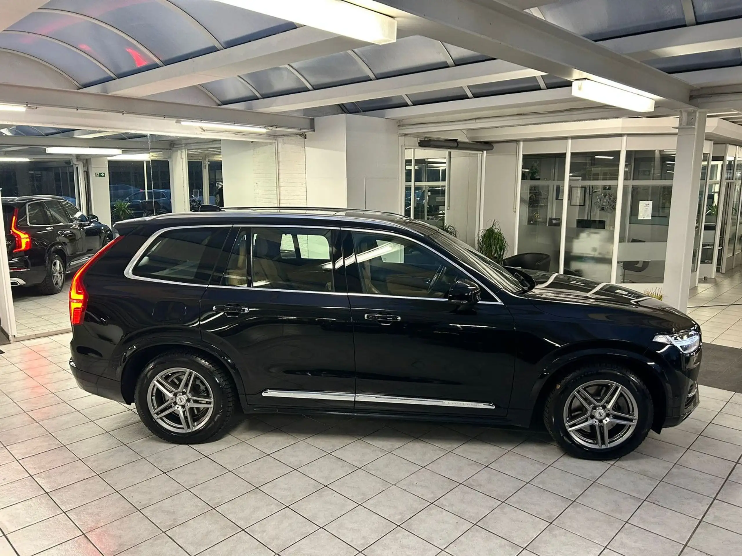 Volvo - XC90