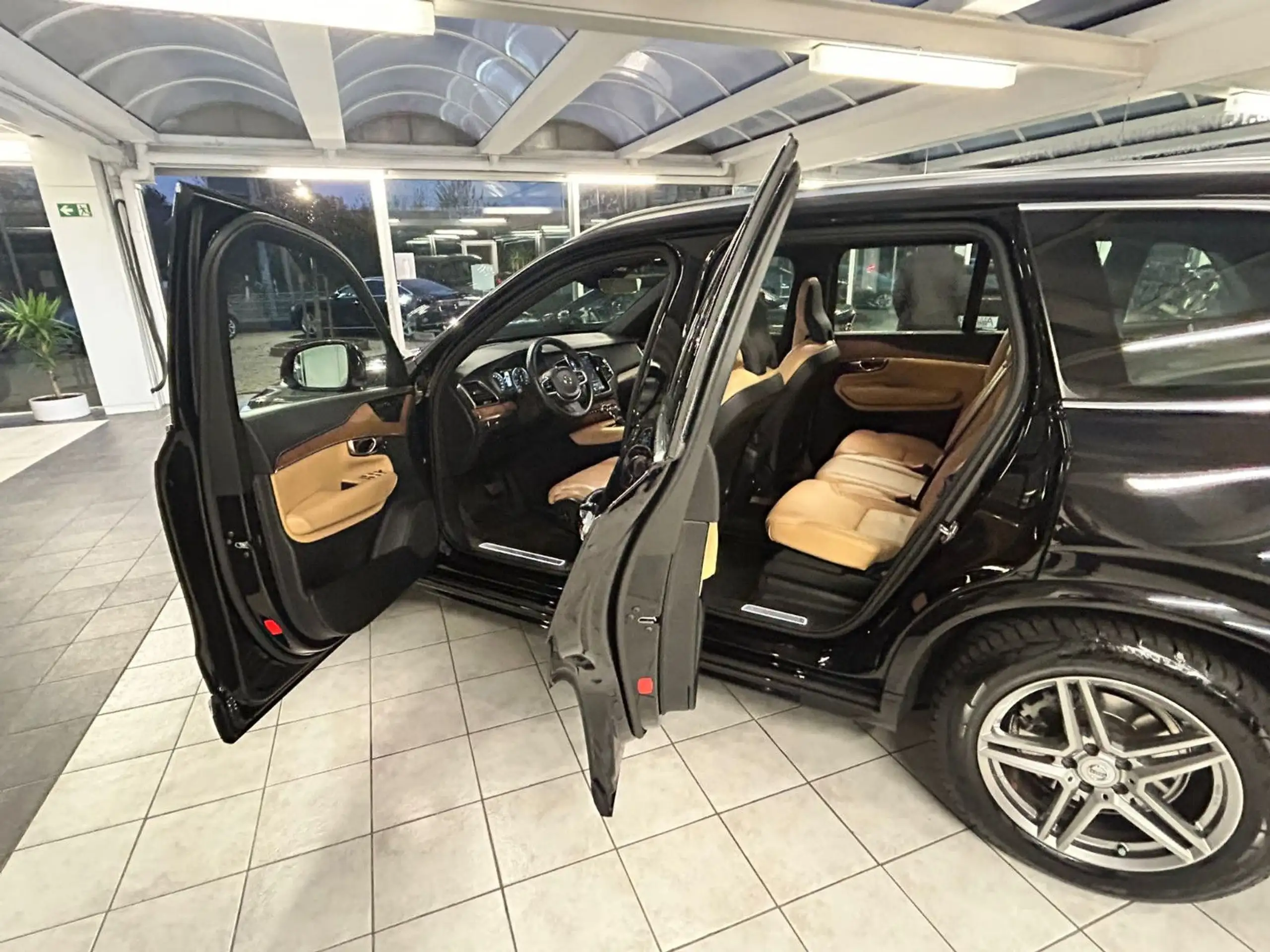 Volvo - XC90