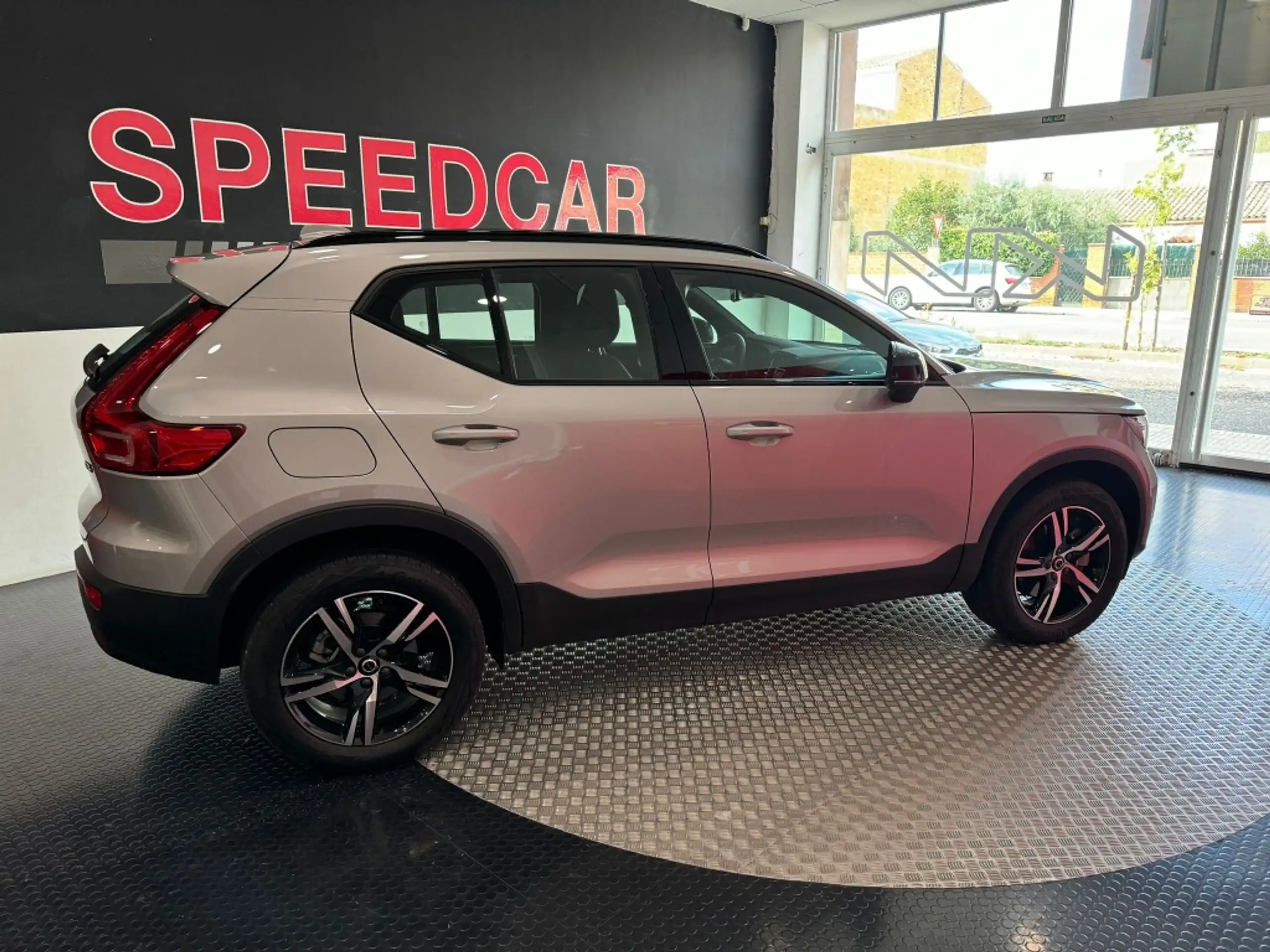 Volvo - XC40