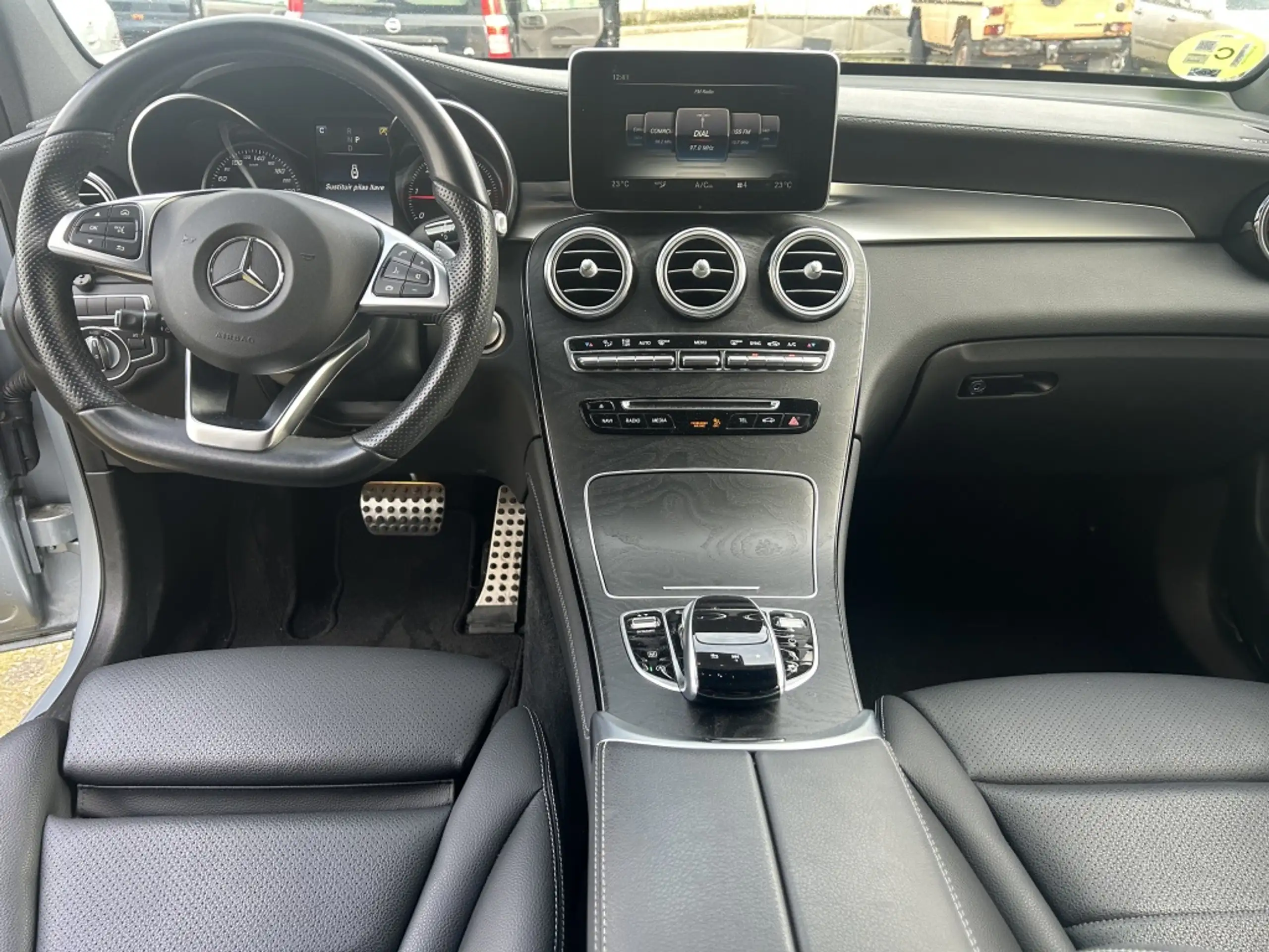 Mercedes-Benz - GLC 250