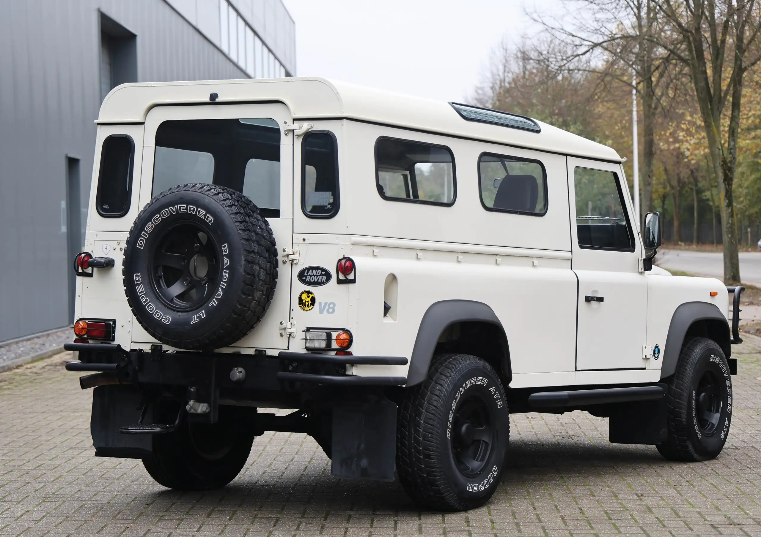 Land Rover - Defender