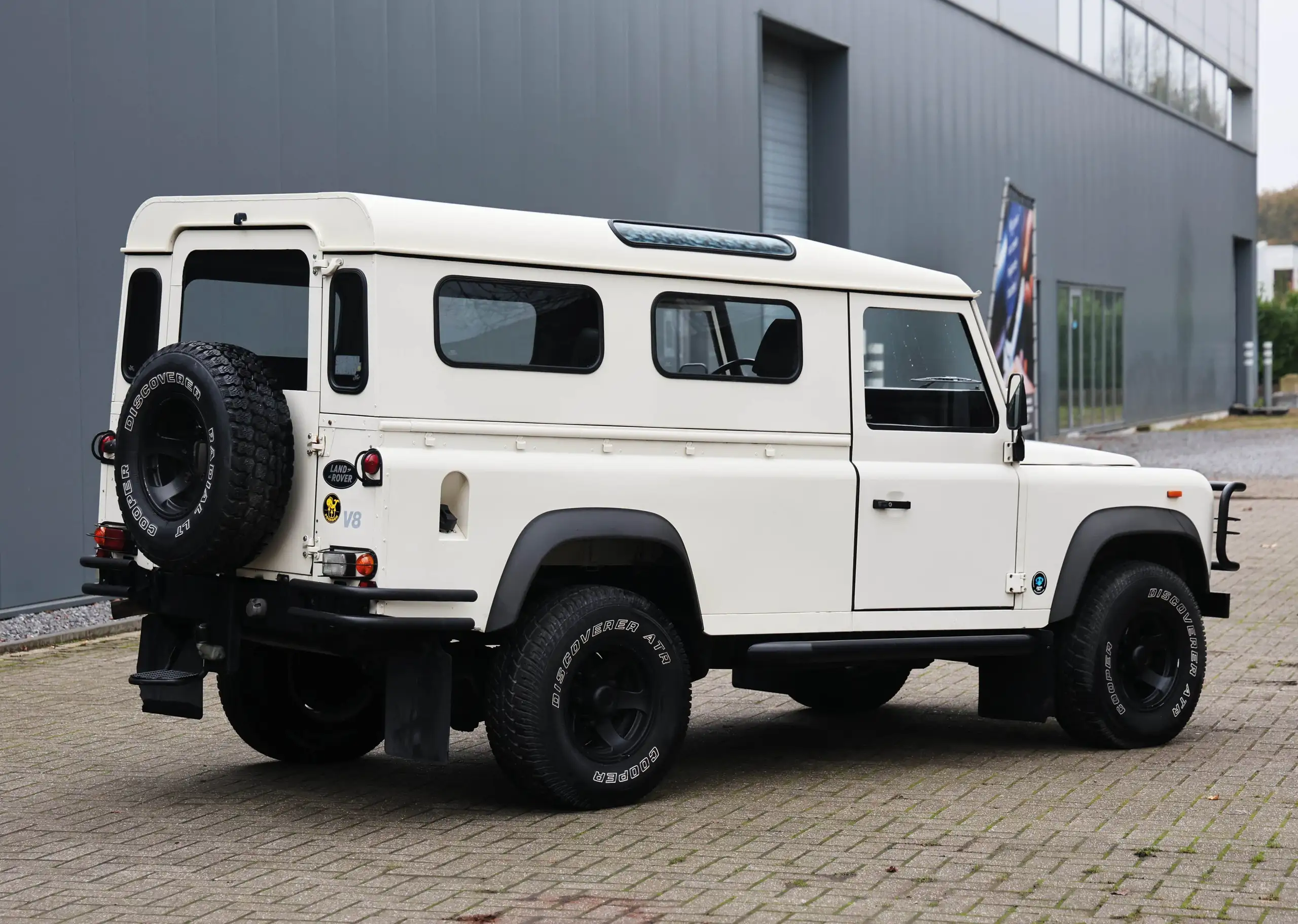 Land Rover - Defender