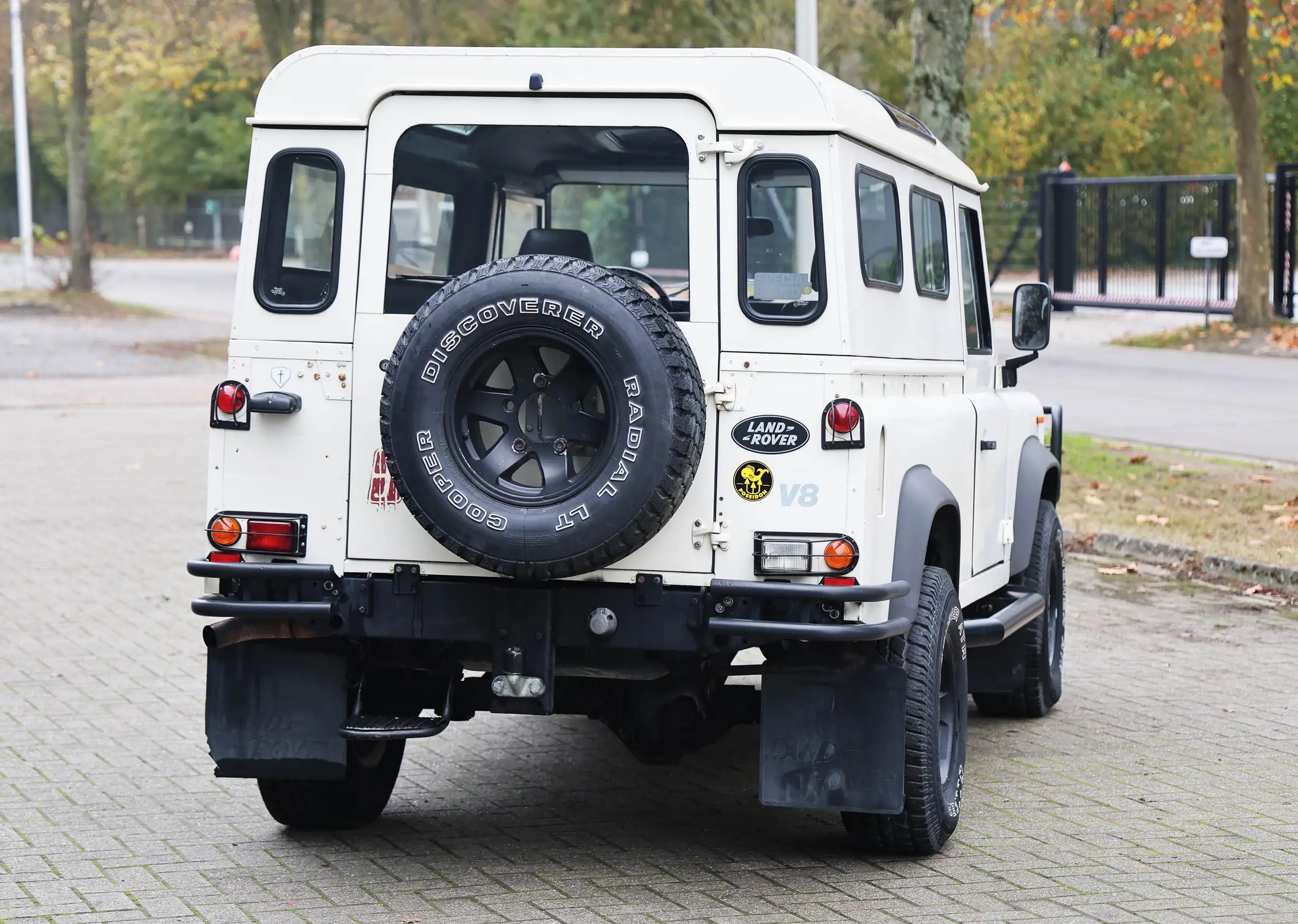 Land Rover - Defender