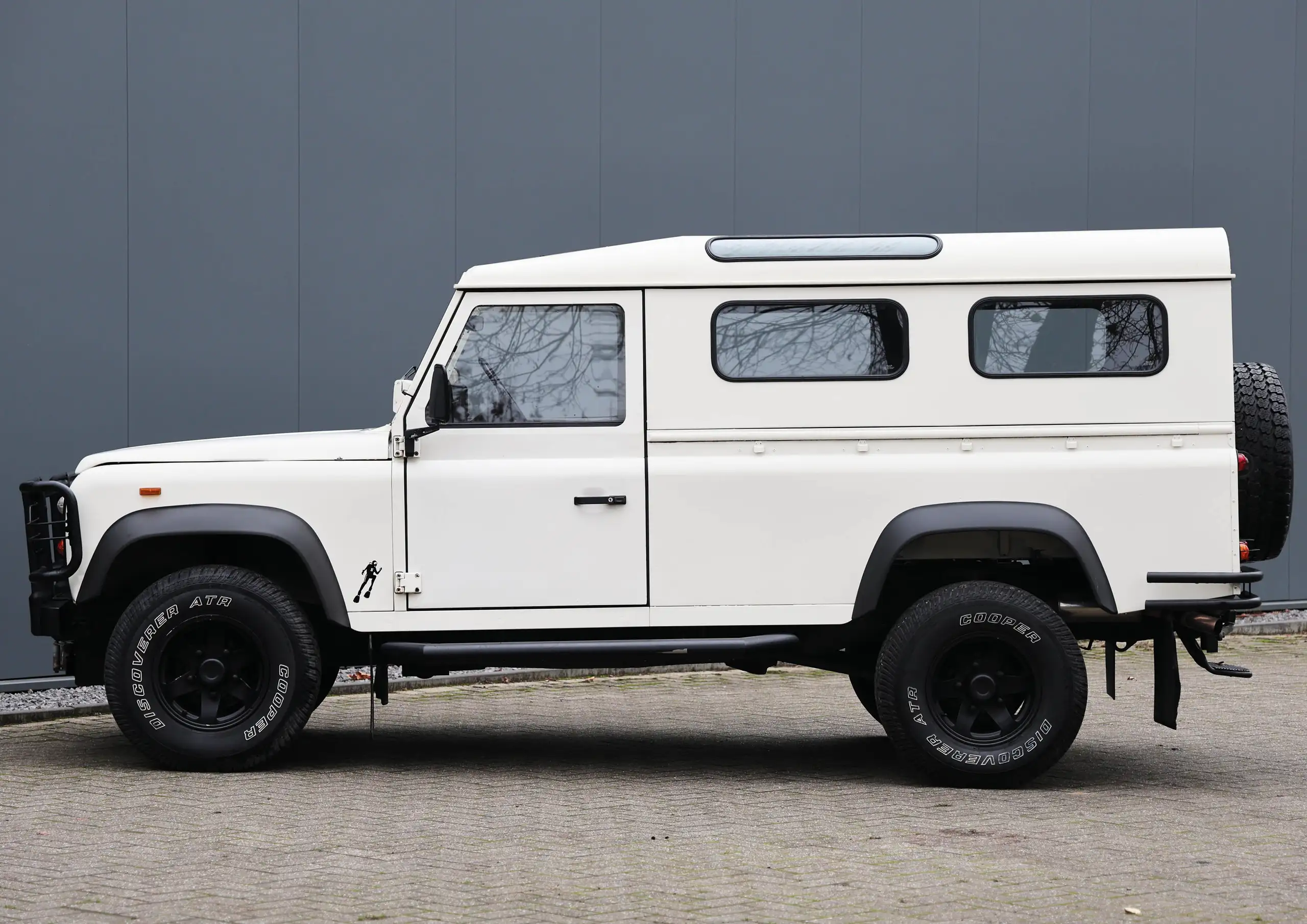 Land Rover - Defender