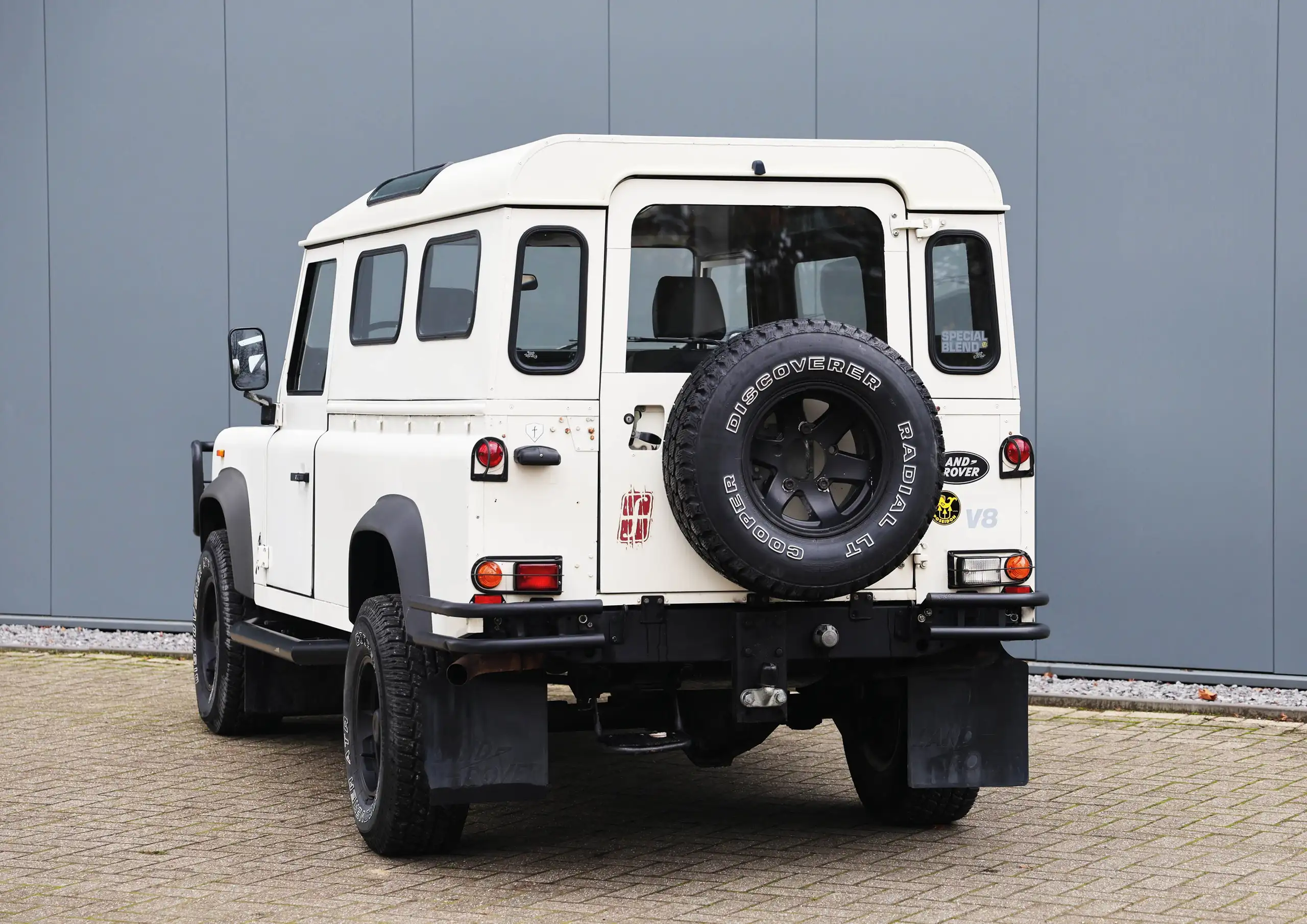 Land Rover - Defender