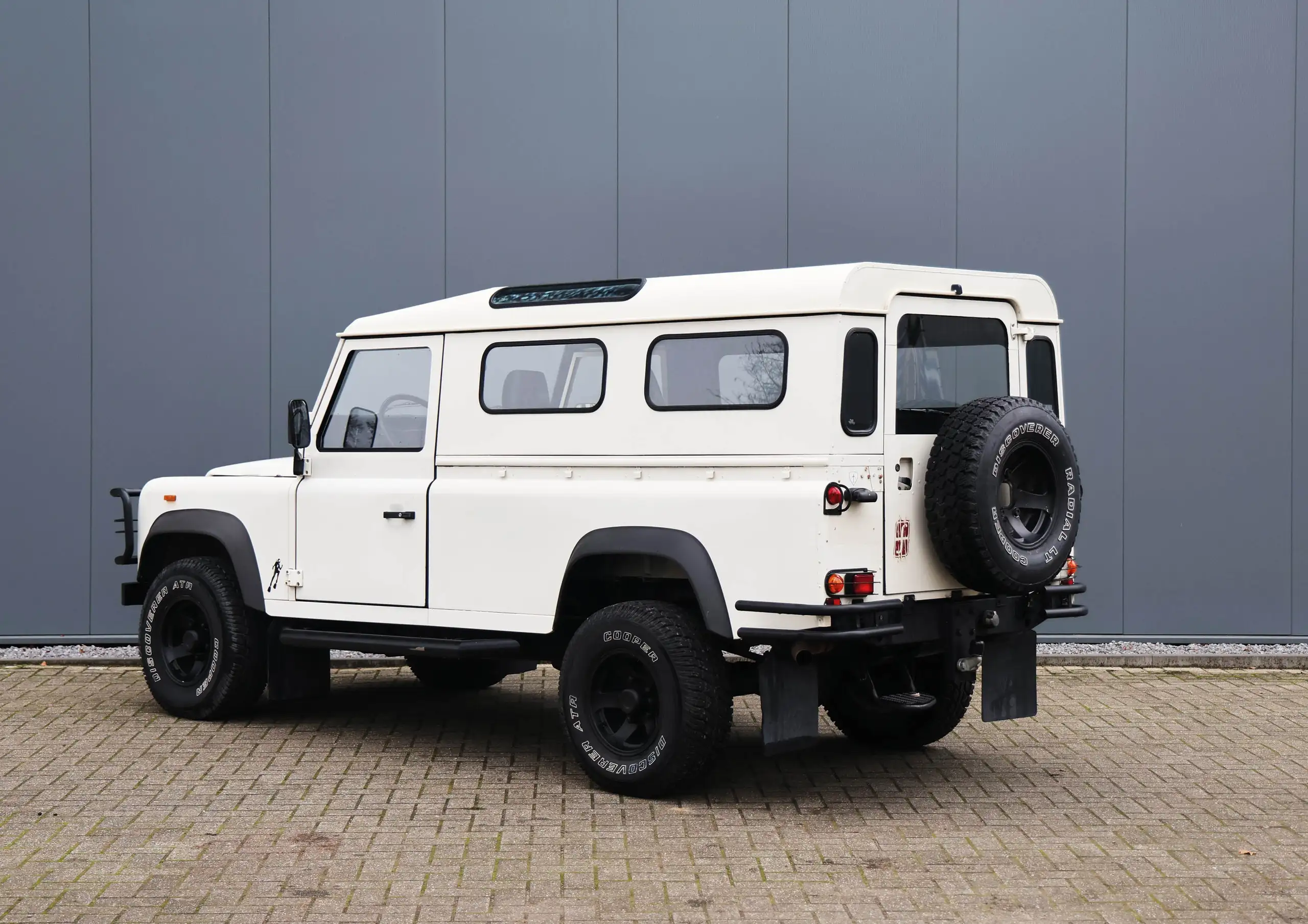 Land Rover - Defender