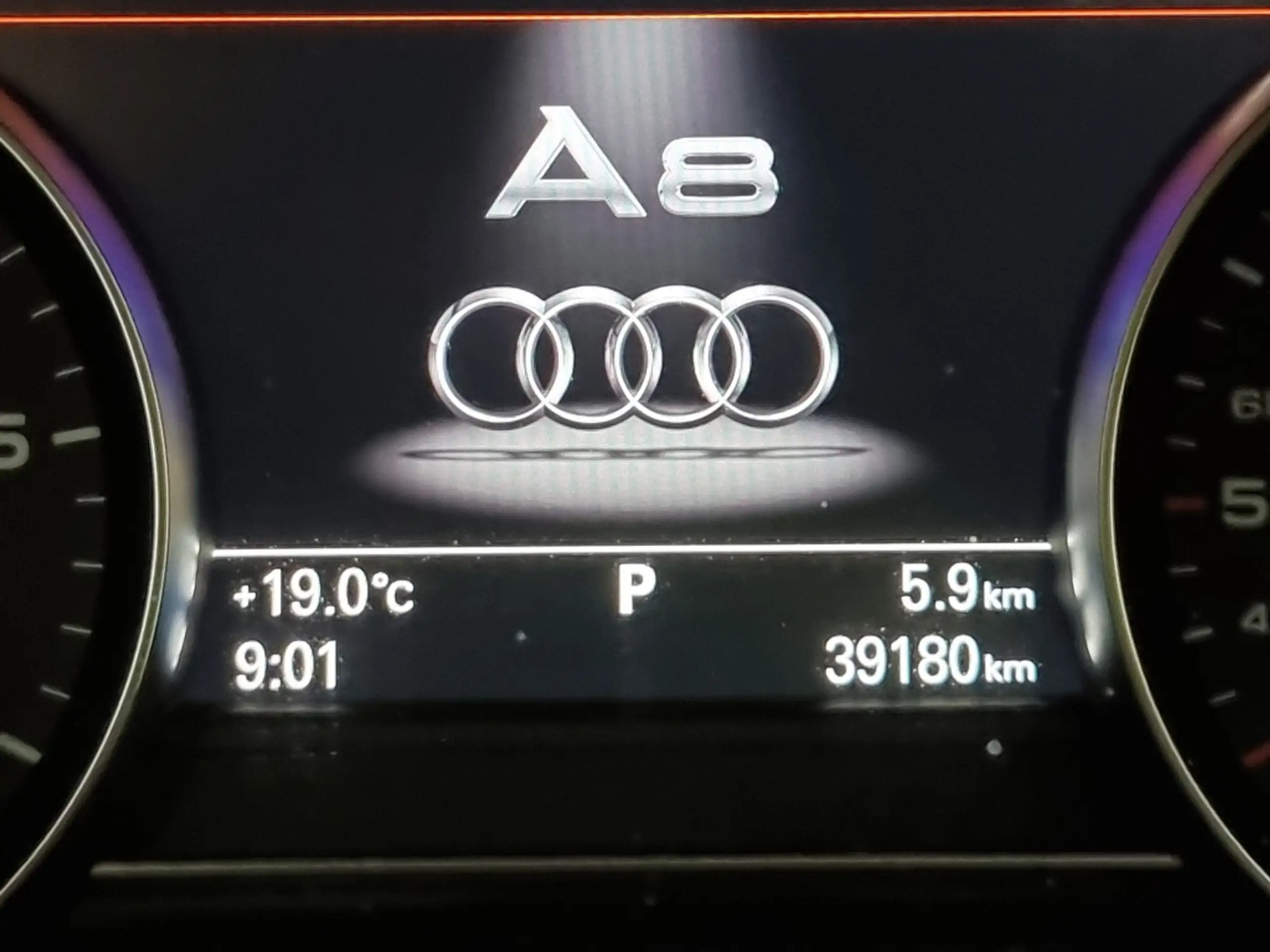 Audi - A8