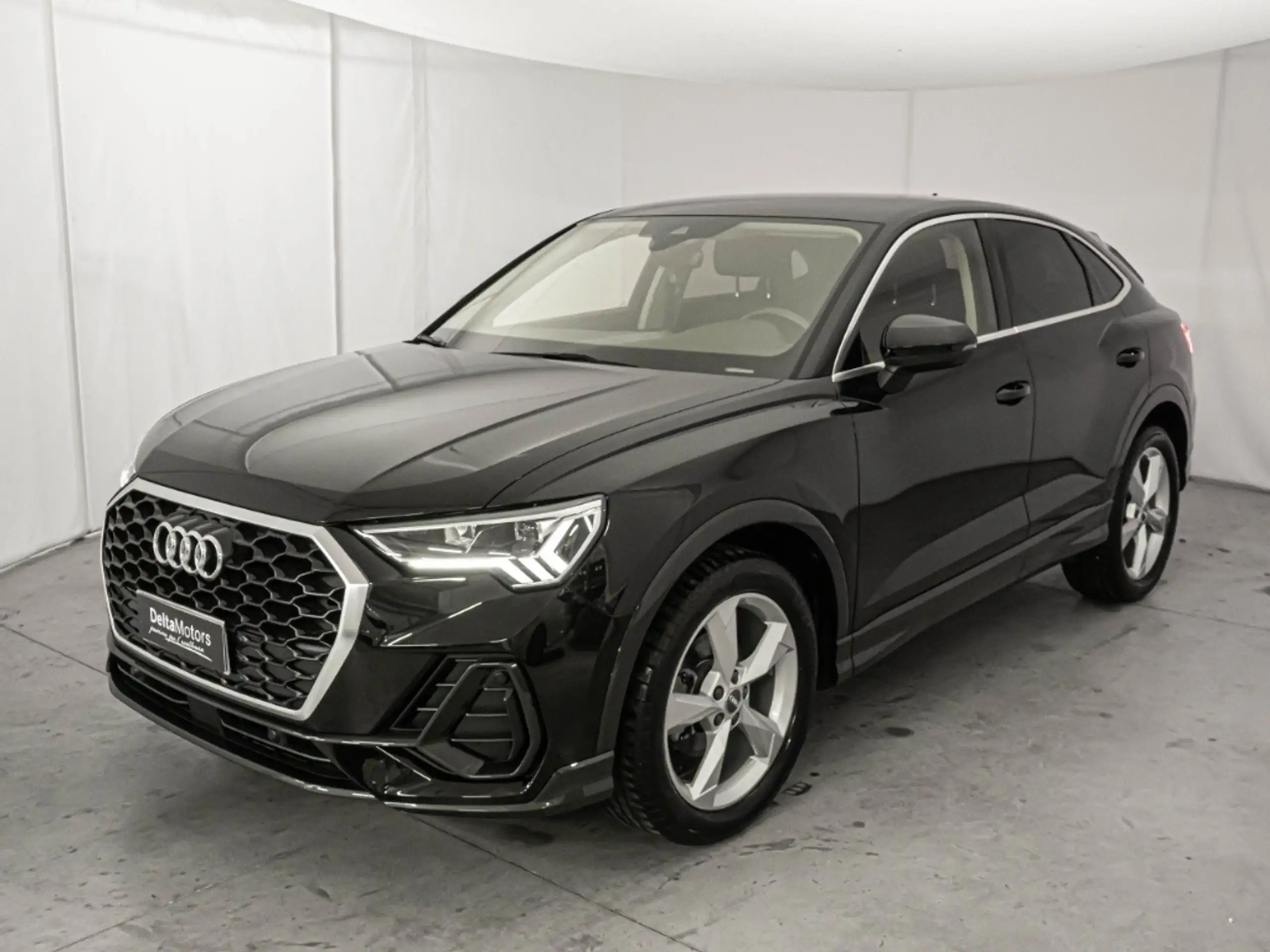 Audi - Q3