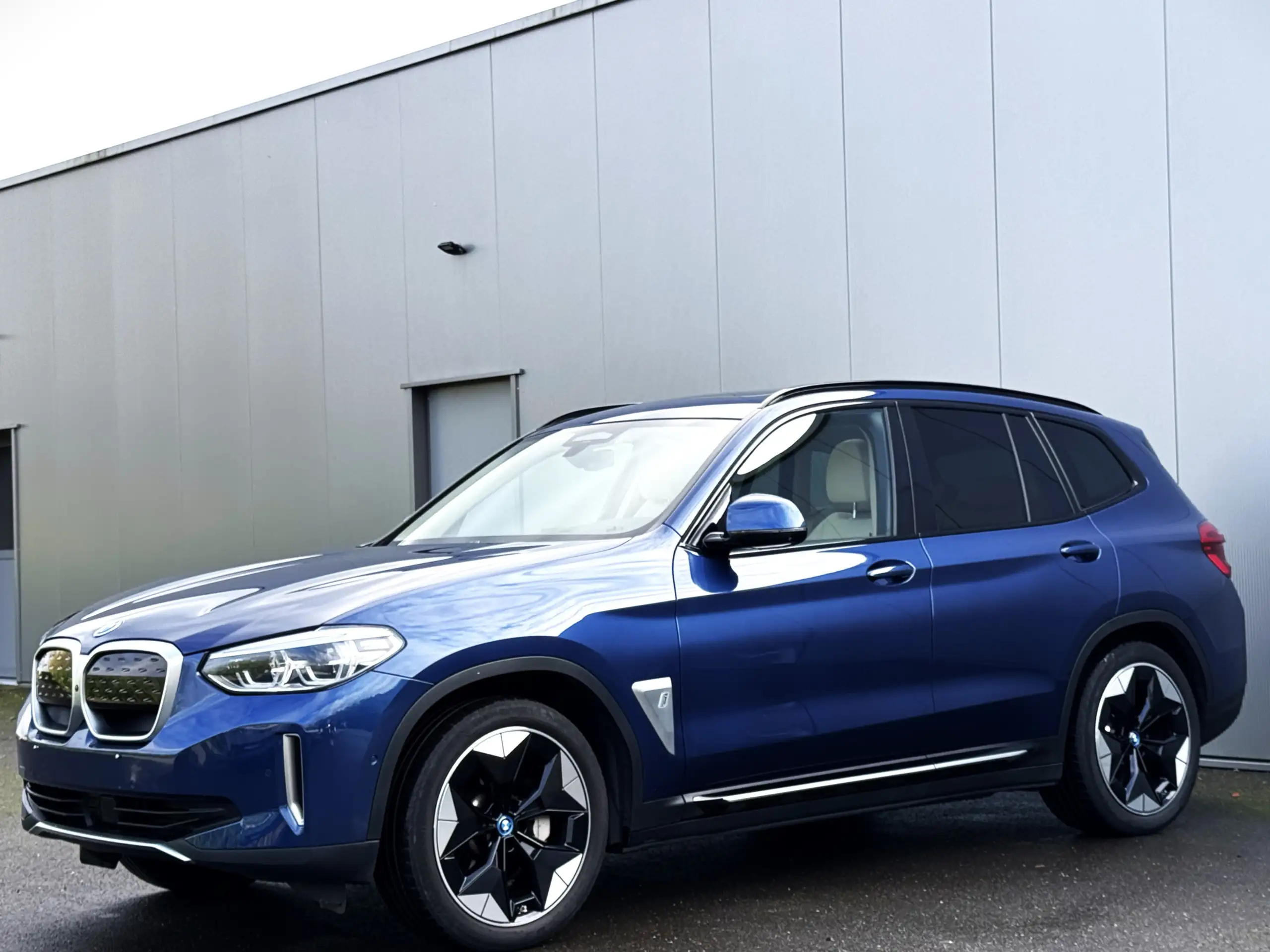 BMW - iX3