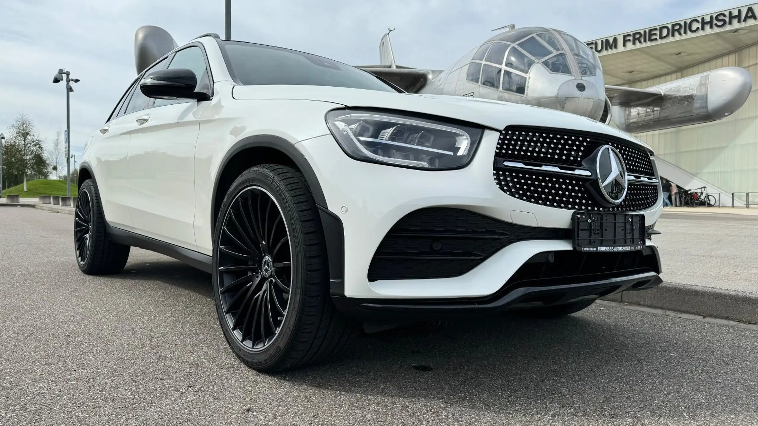 Mercedes-Benz - GLC 300