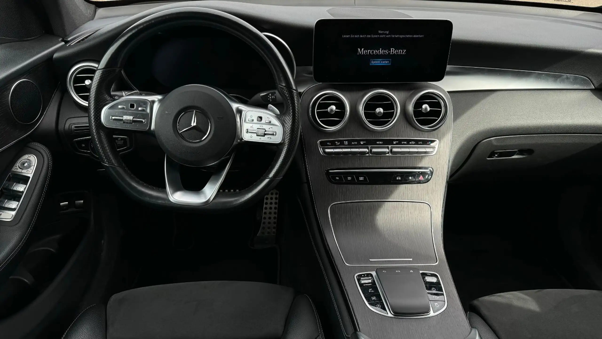 Mercedes-Benz - GLC 300