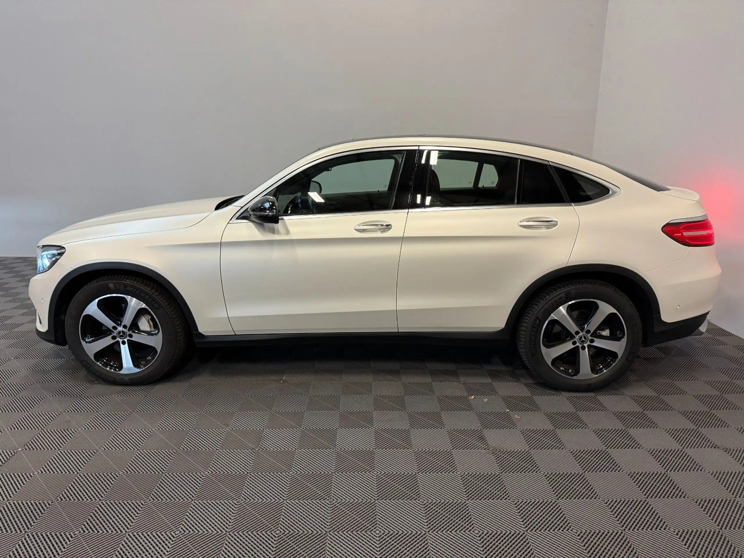 Mercedes-Benz - GLC 250