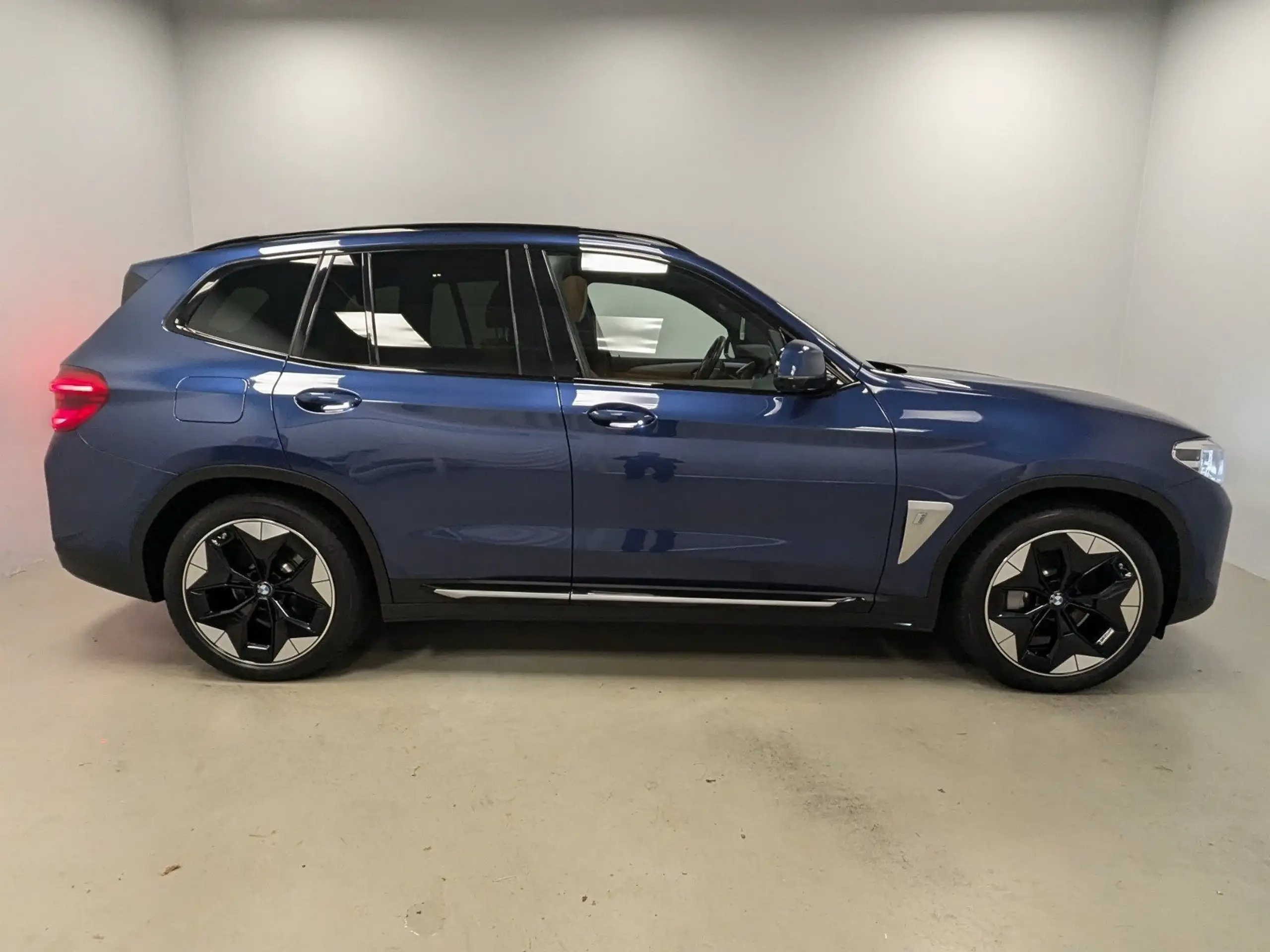 BMW - iX3