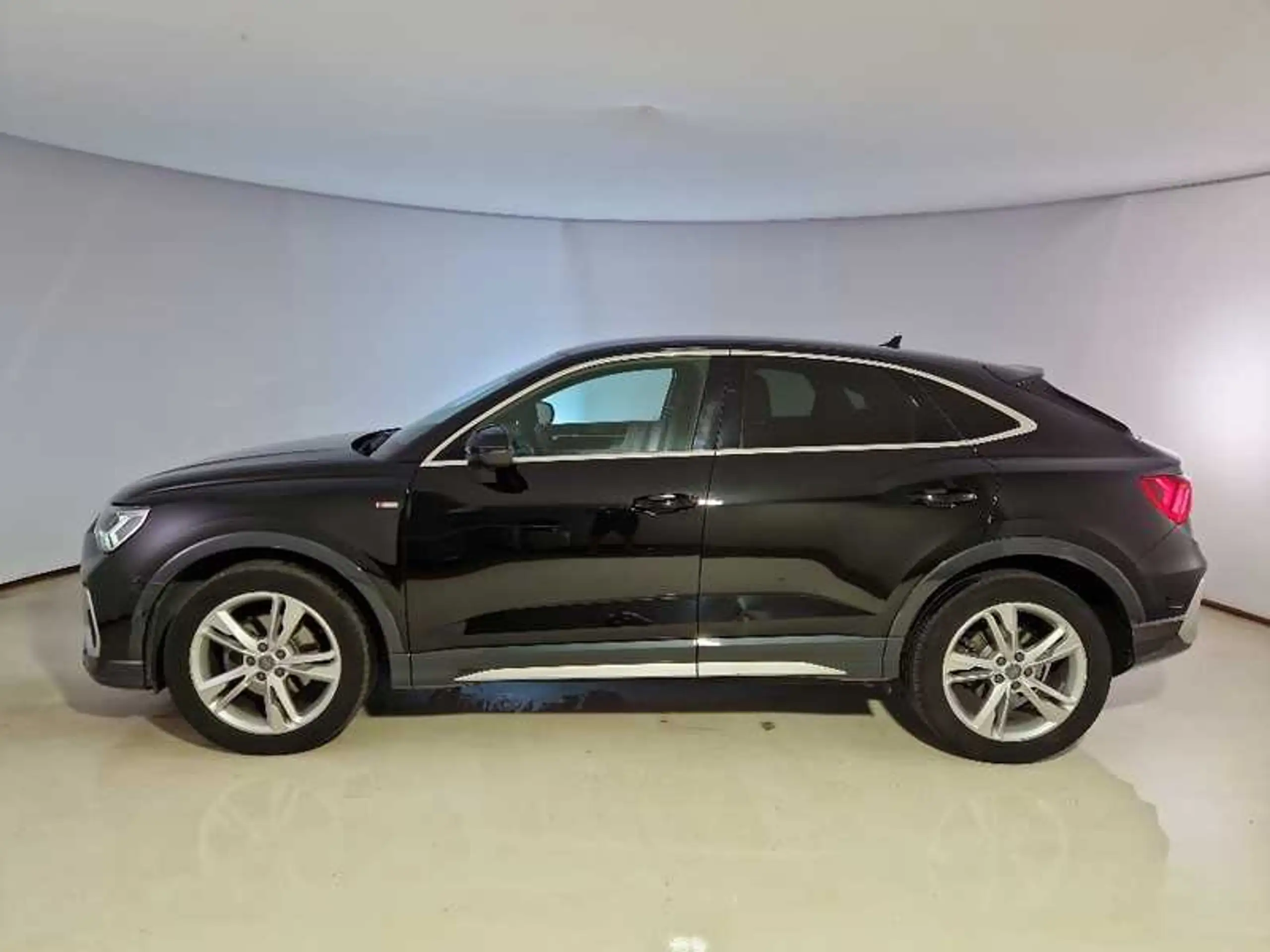 Audi - Q3