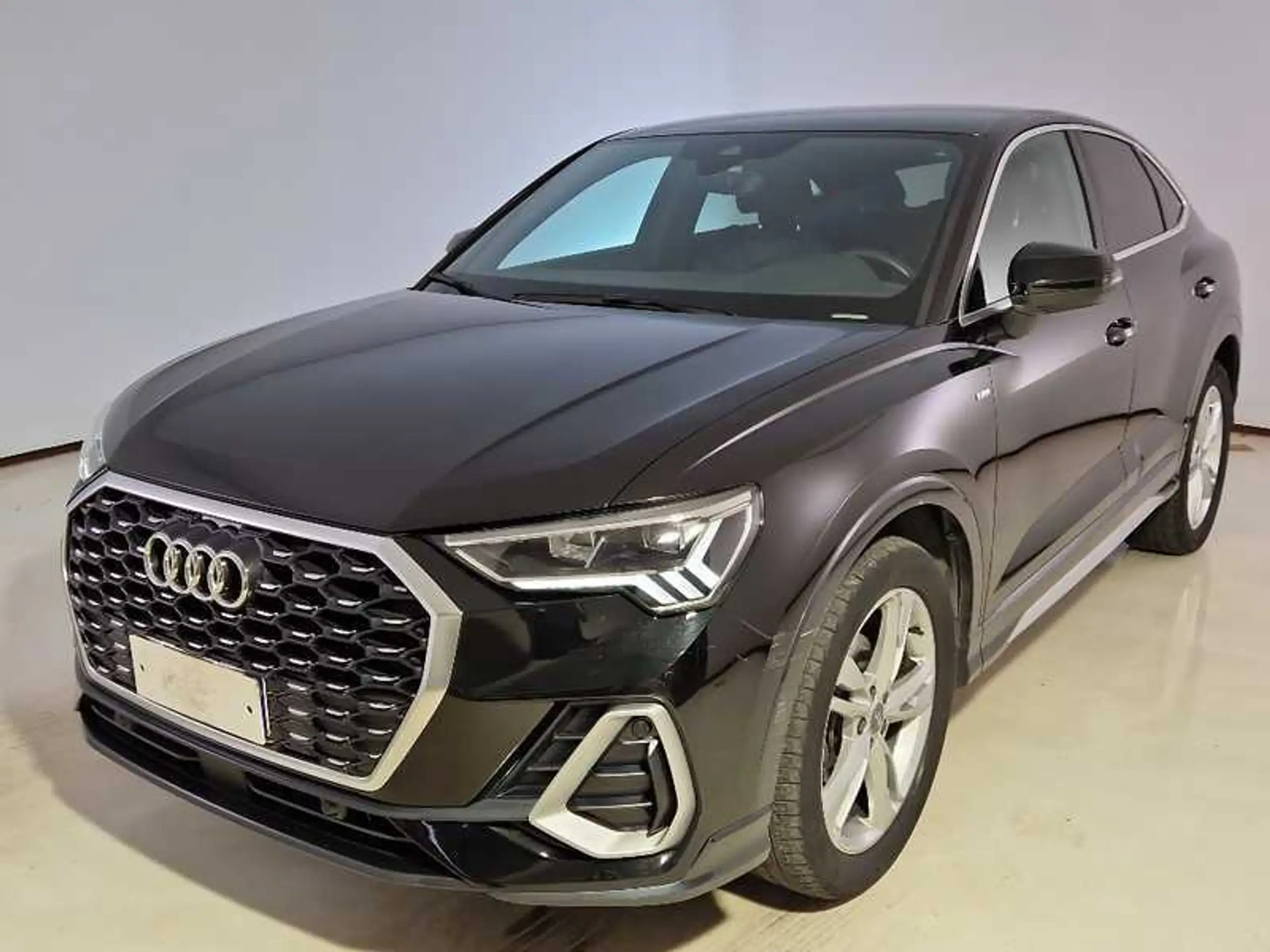 Audi - Q3