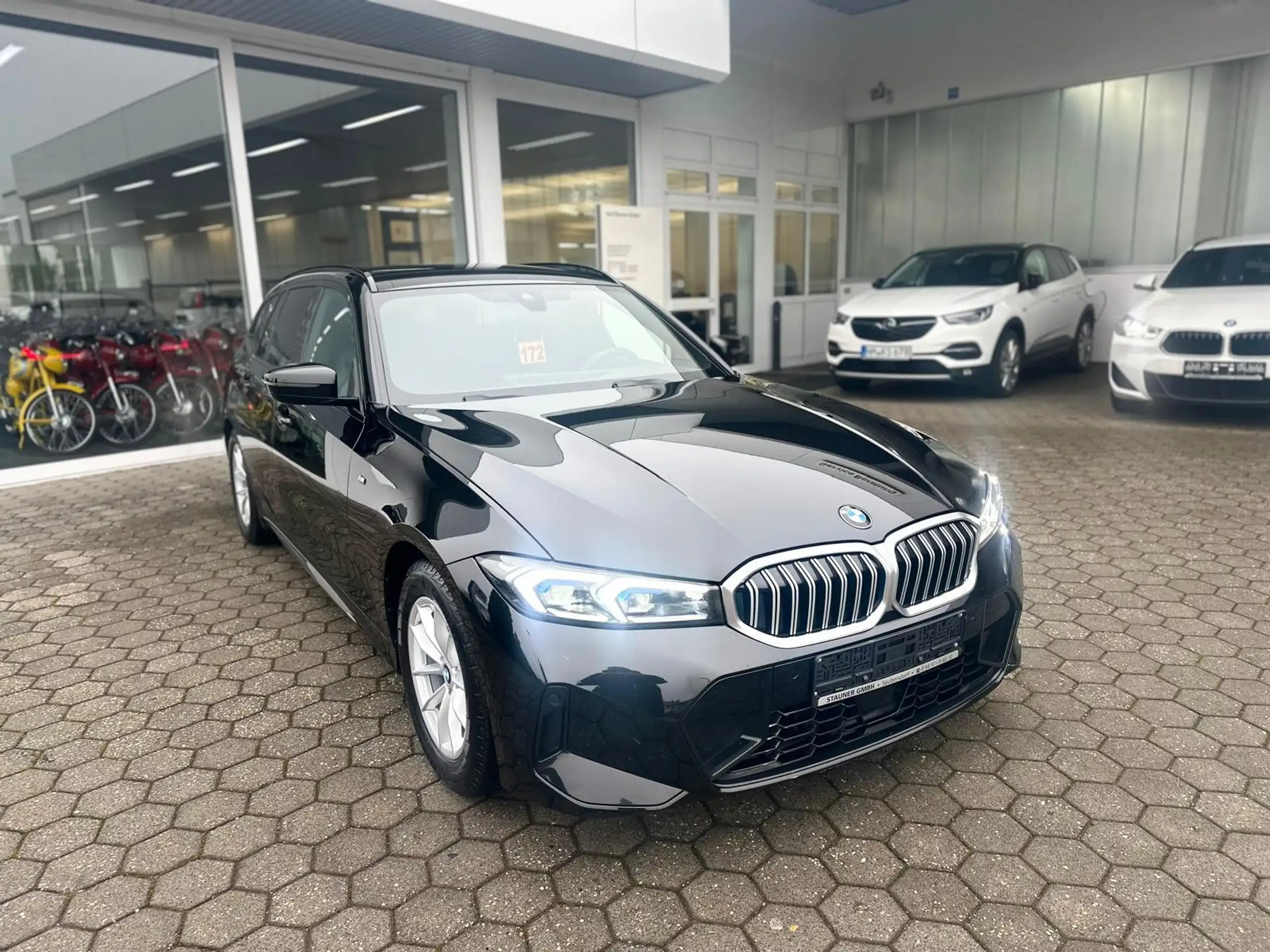 BMW - 320